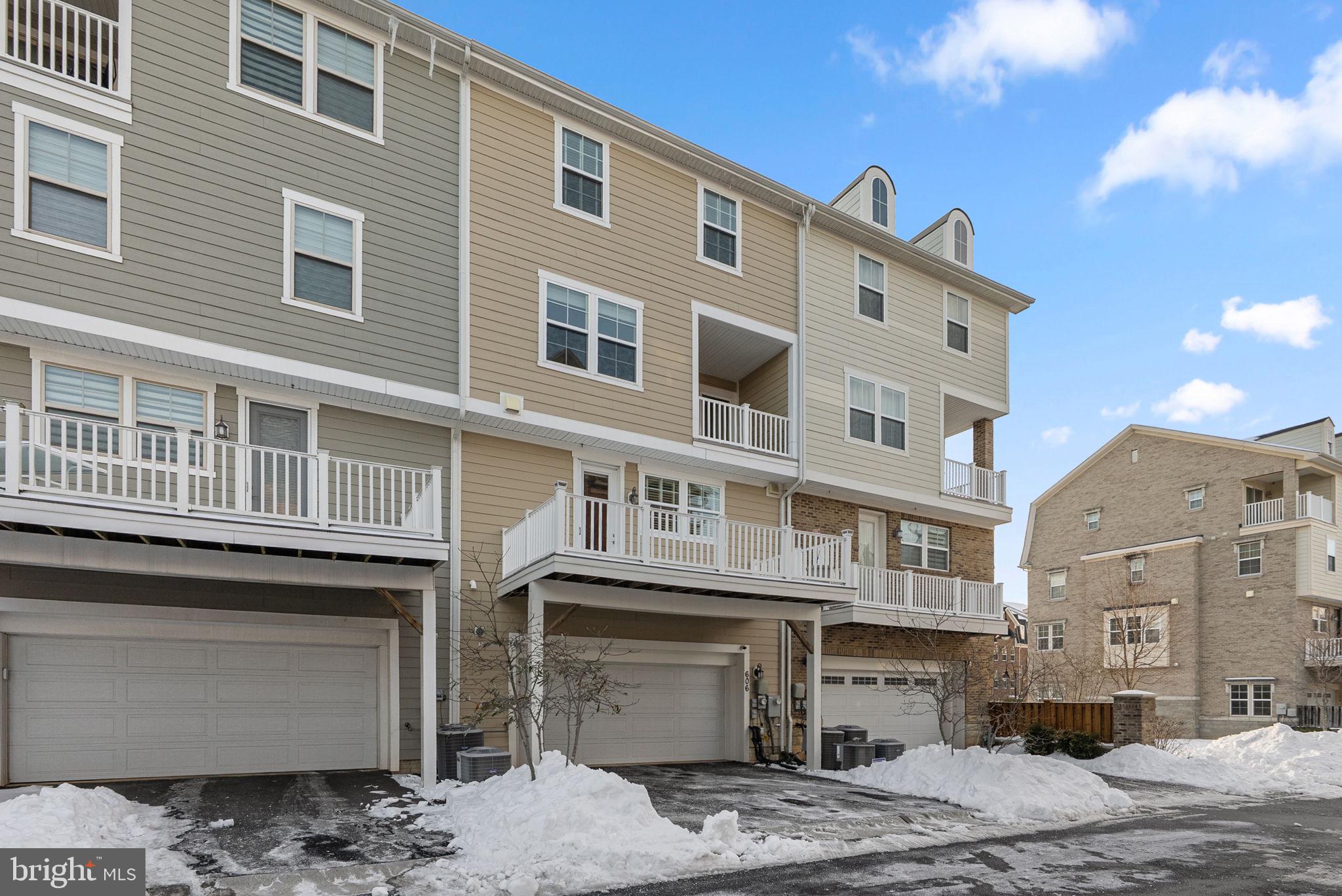 CROWN FARM - Residential