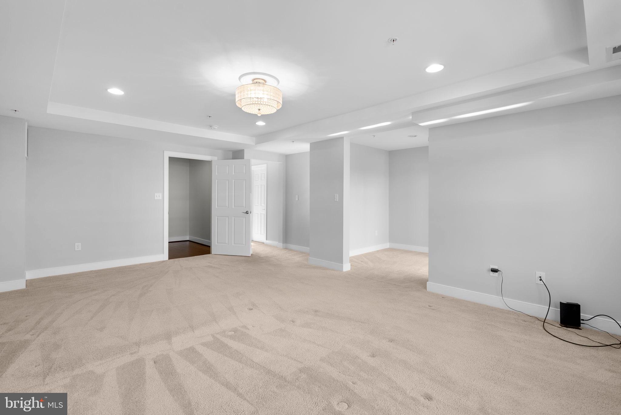 CROWN FARM - Residential