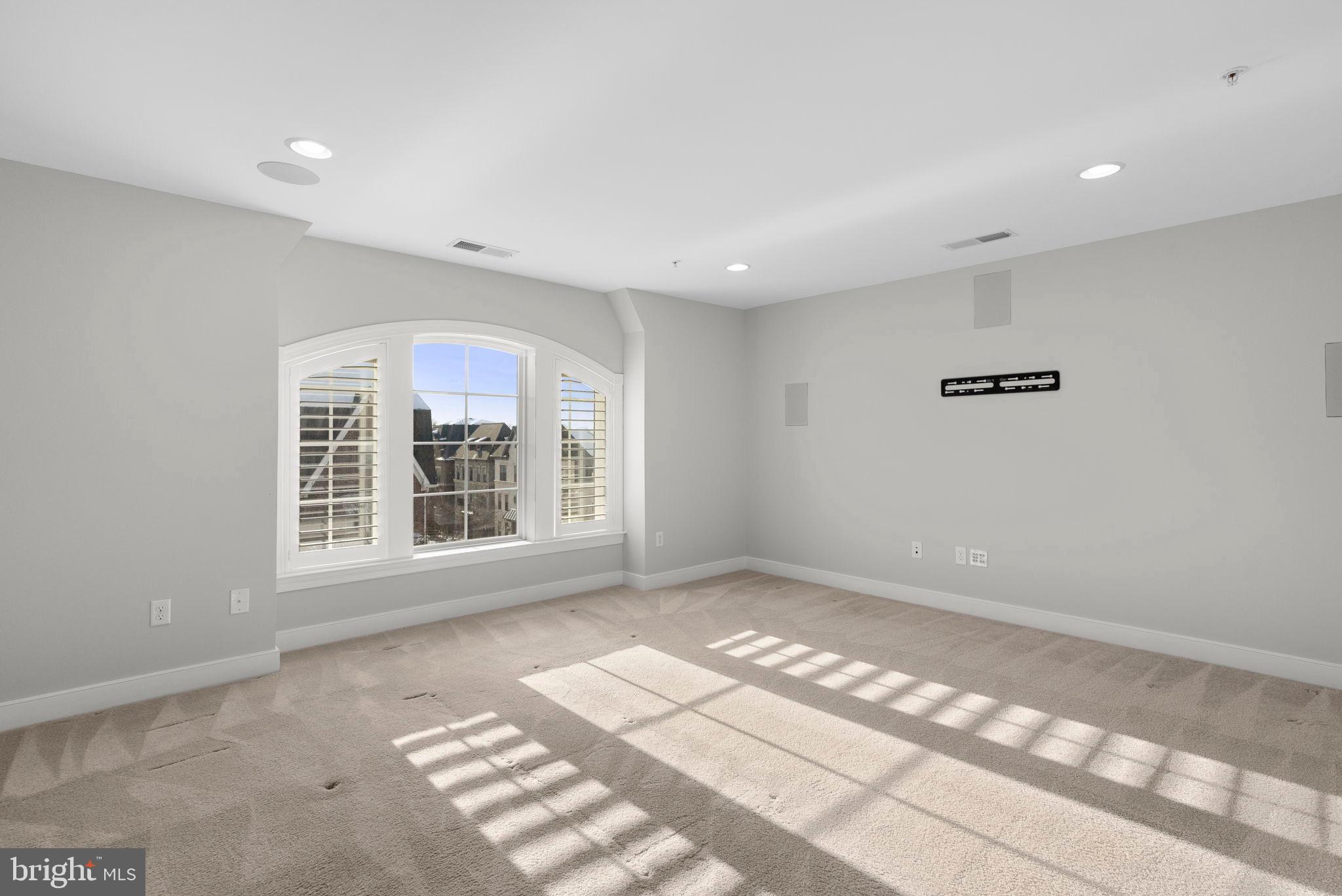 CROWN FARM - Residential