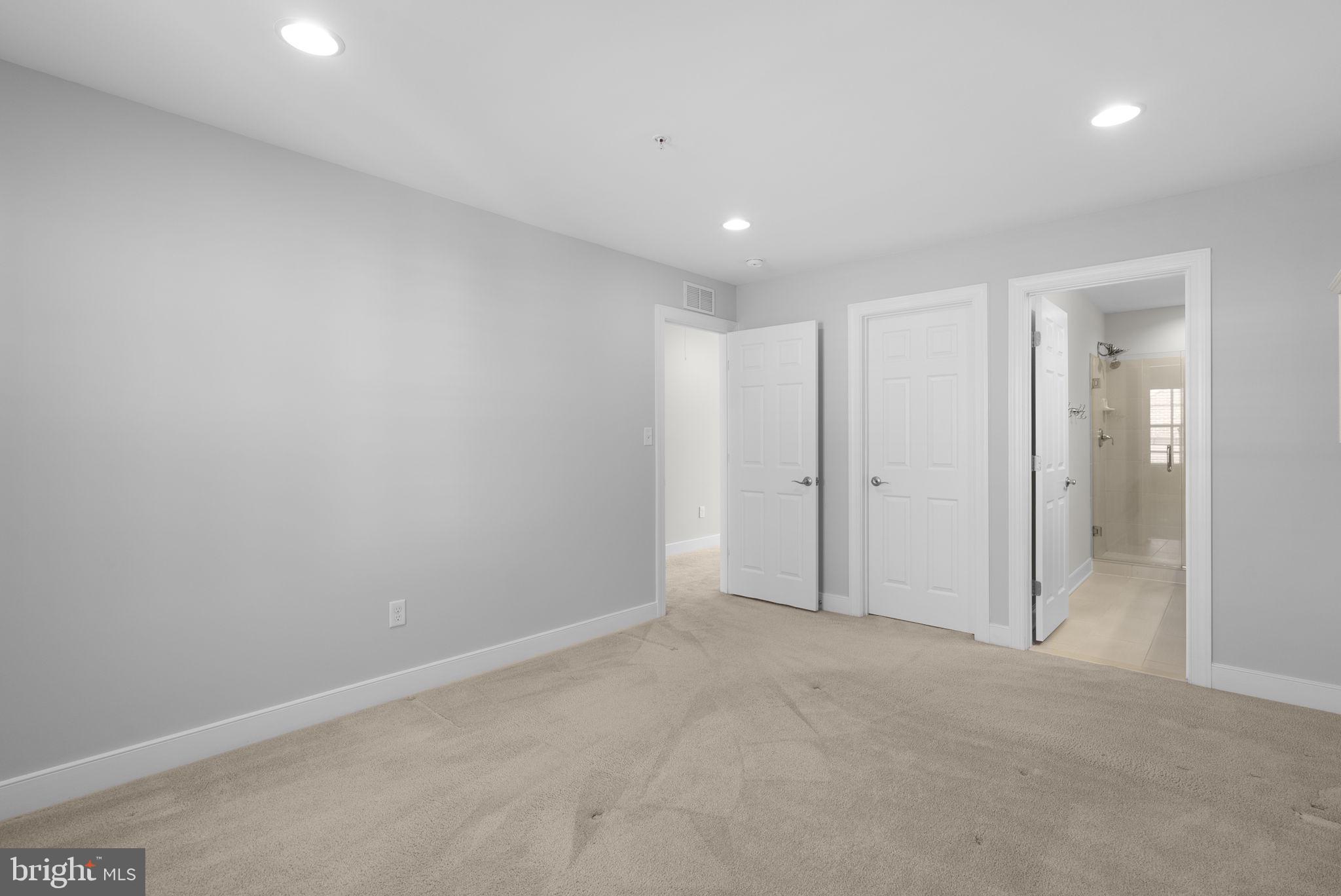 CROWN FARM - Residential