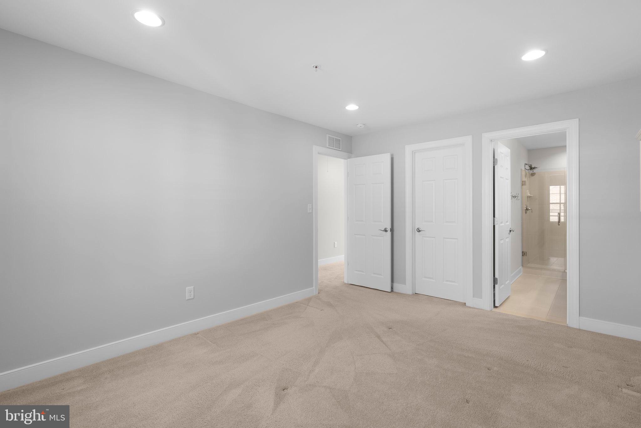 CROWN FARM - Residential