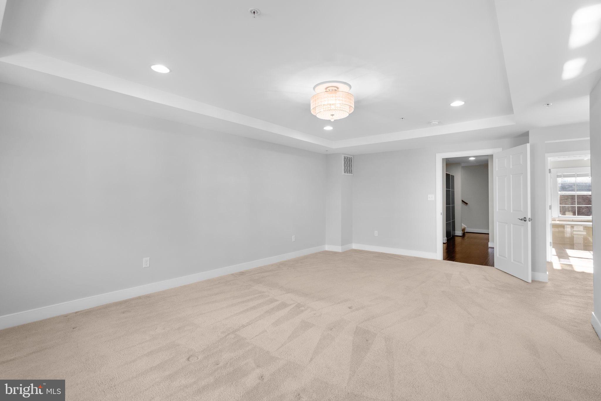 CROWN FARM - Residential