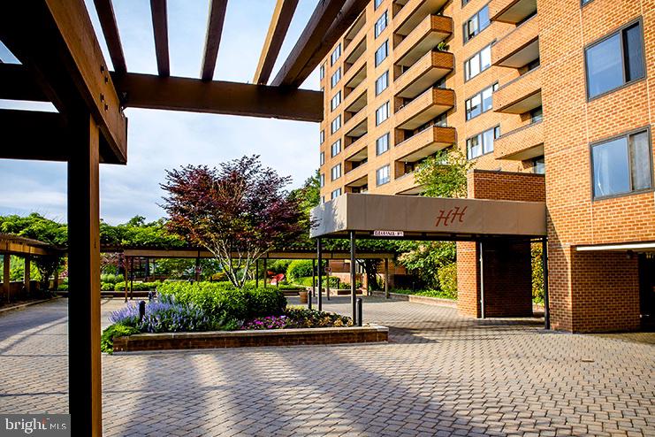 CROSS KEYS - Residential Lease