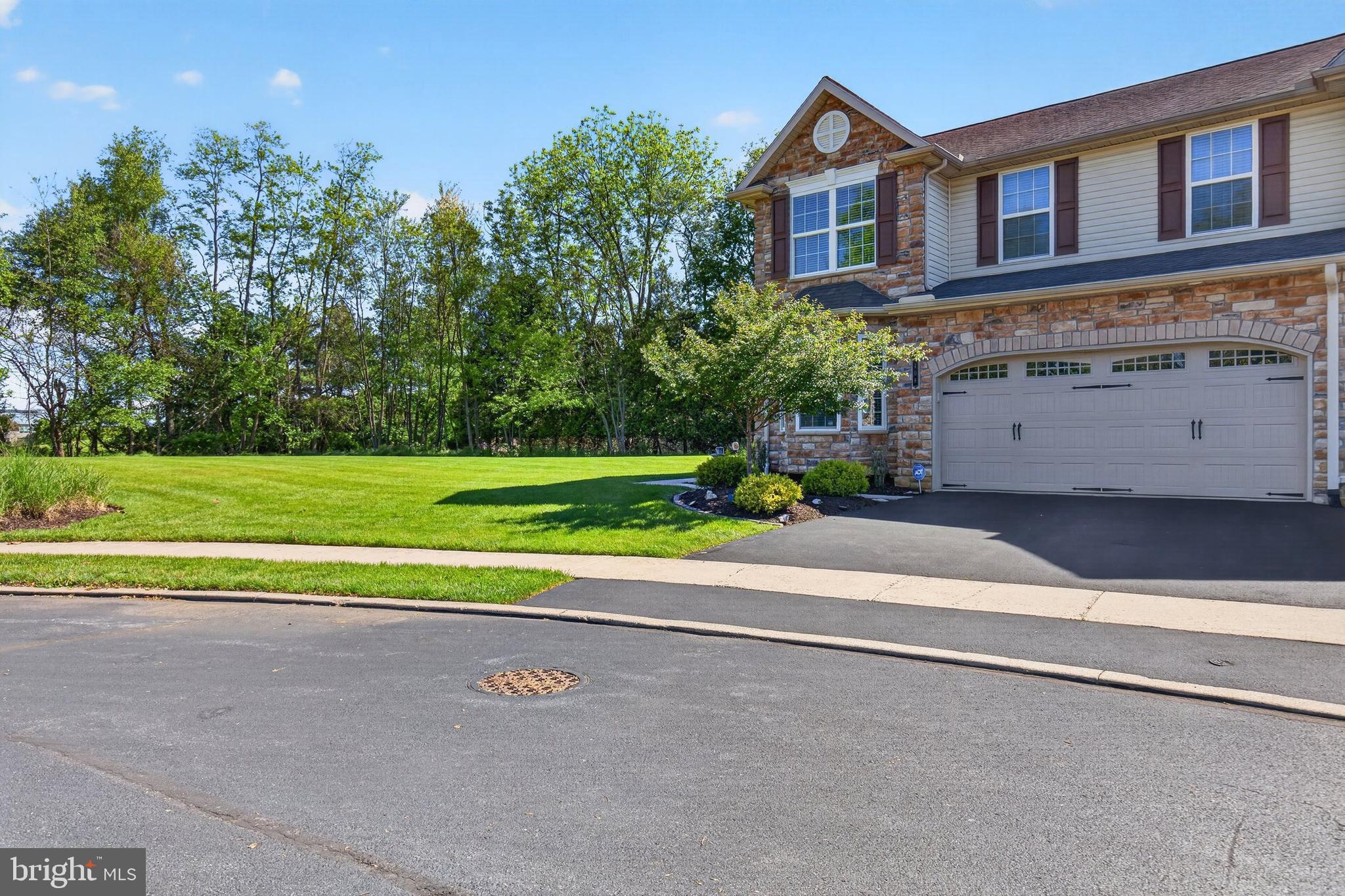 408 PIN OAK COURT
