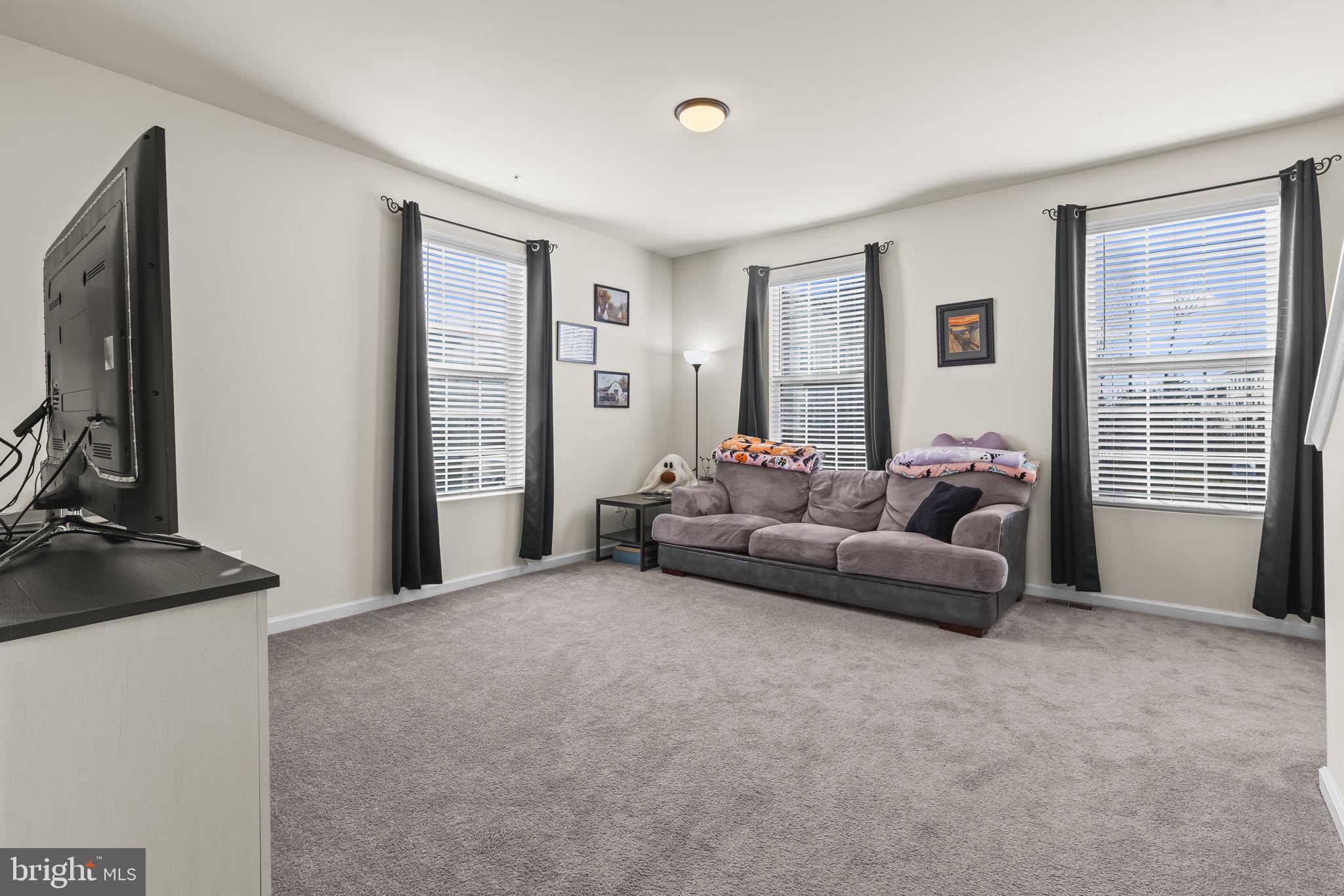 8341 DAYDREAM CRESCENT