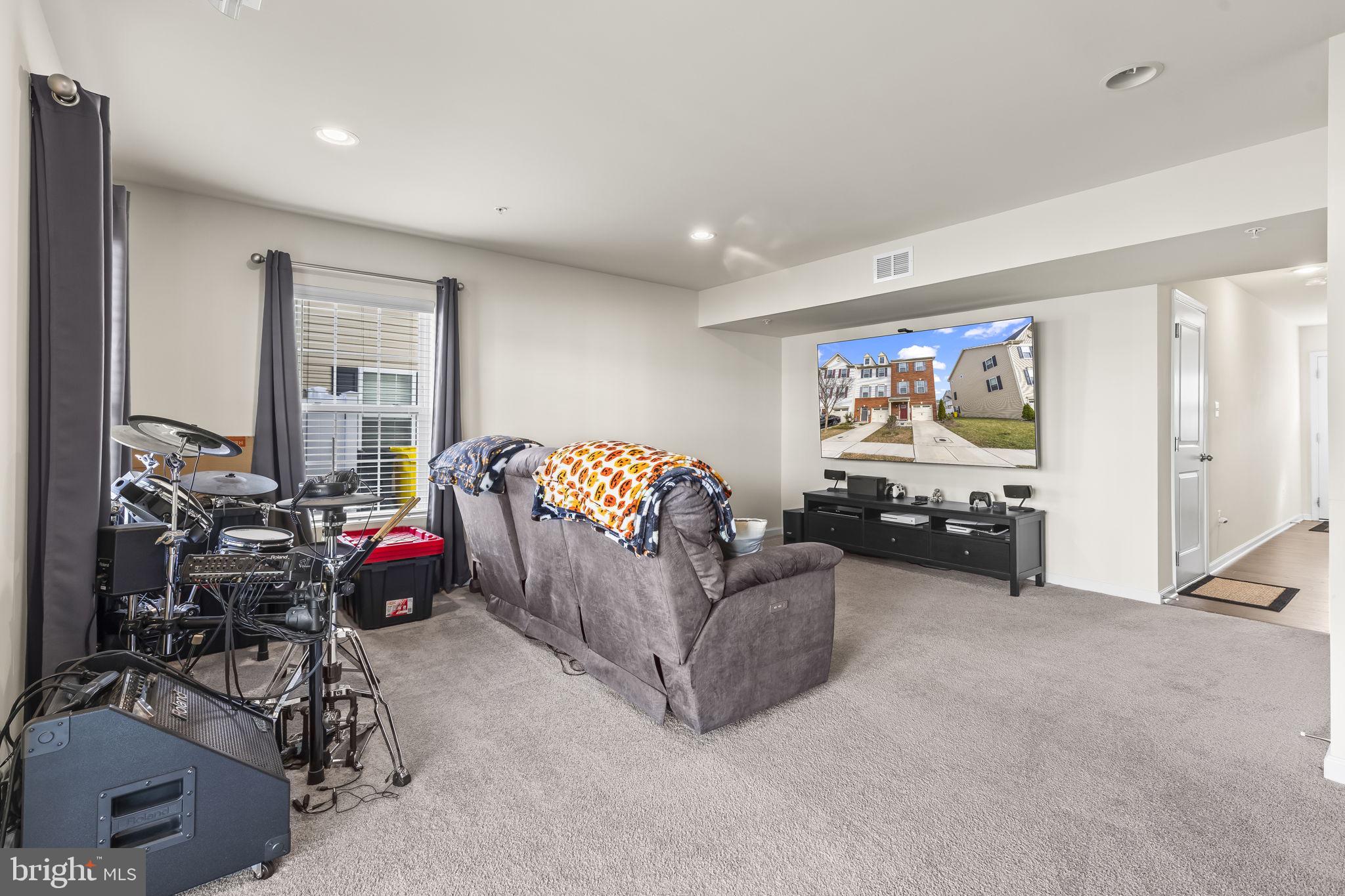 8341 DAYDREAM CRESCENT