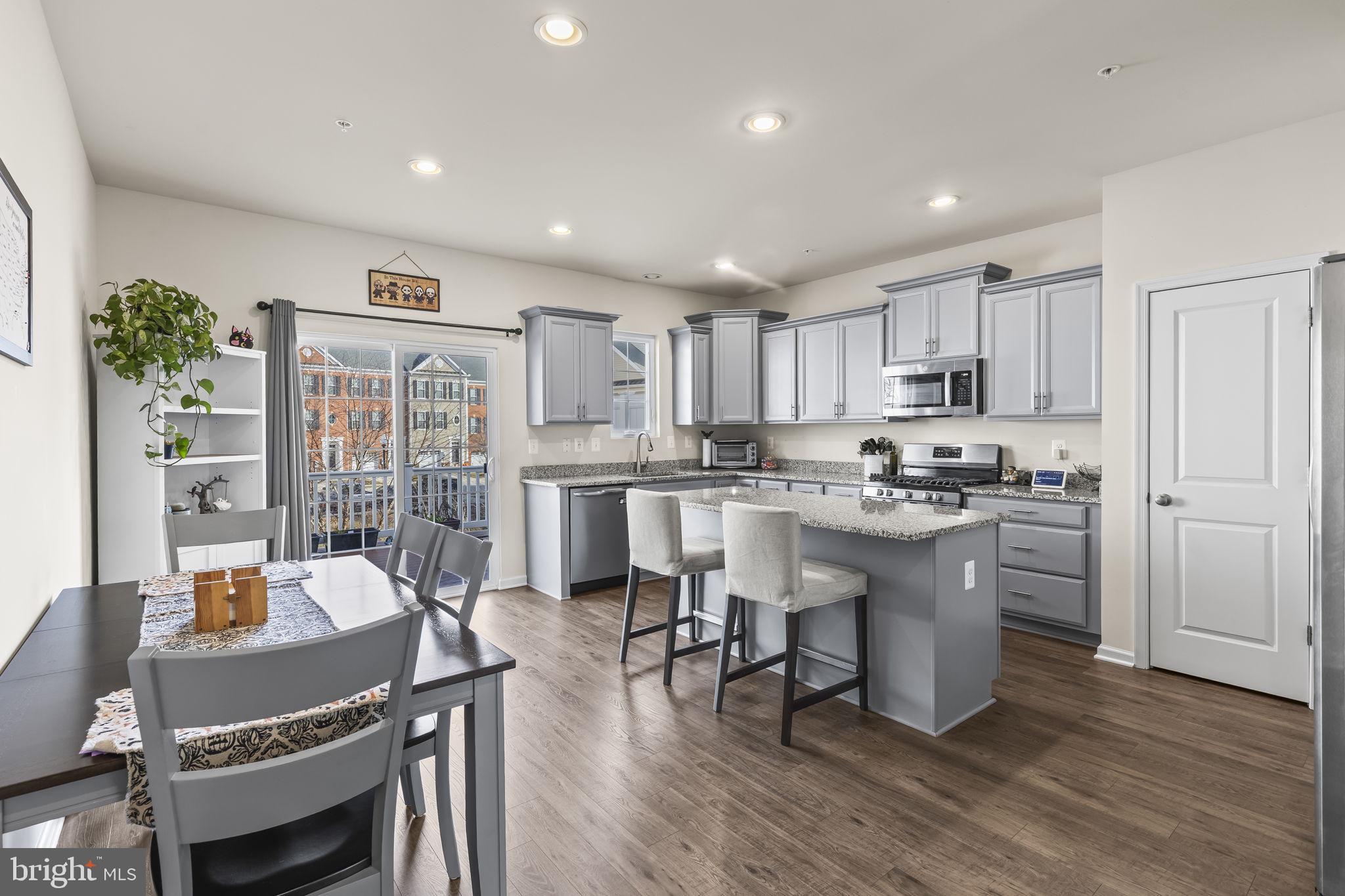 8341 DAYDREAM CRESCENT