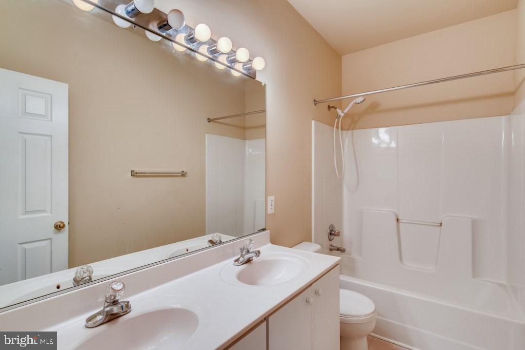 CARROLLWOOD MANOR - Residential