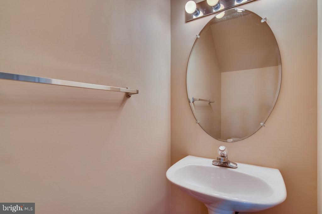 CARROLLWOOD MANOR - Residential