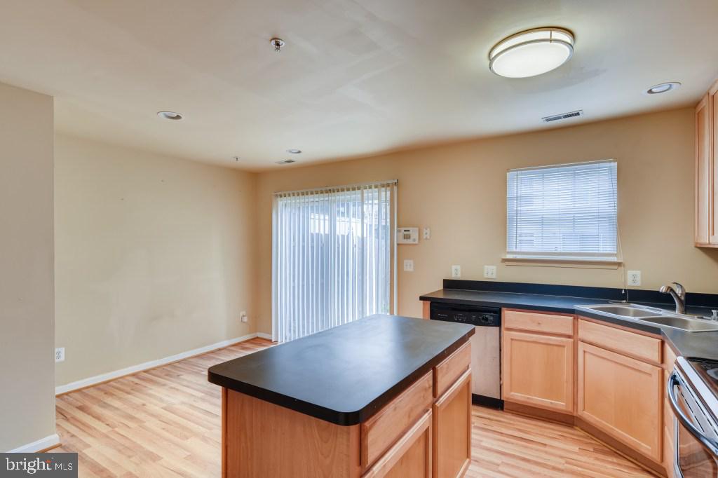 CARROLLWOOD MANOR - Residential