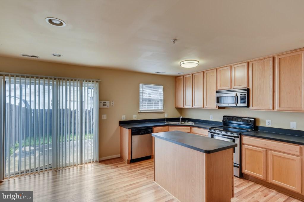 CARROLLWOOD MANOR - Residential