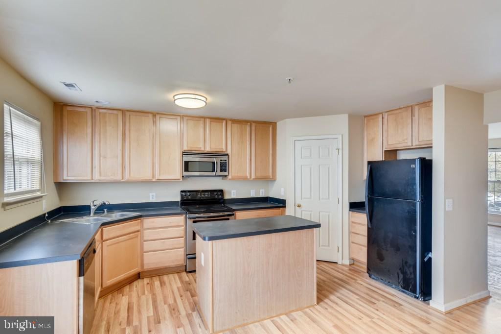 CARROLLWOOD MANOR - Residential