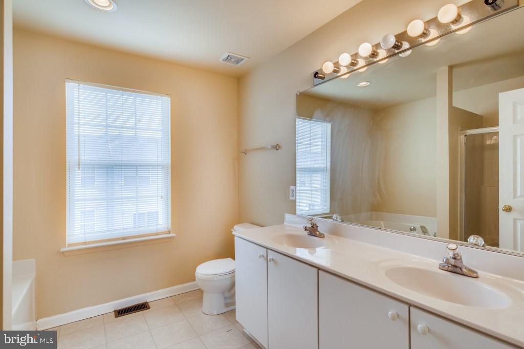 CARROLLWOOD MANOR - Residential