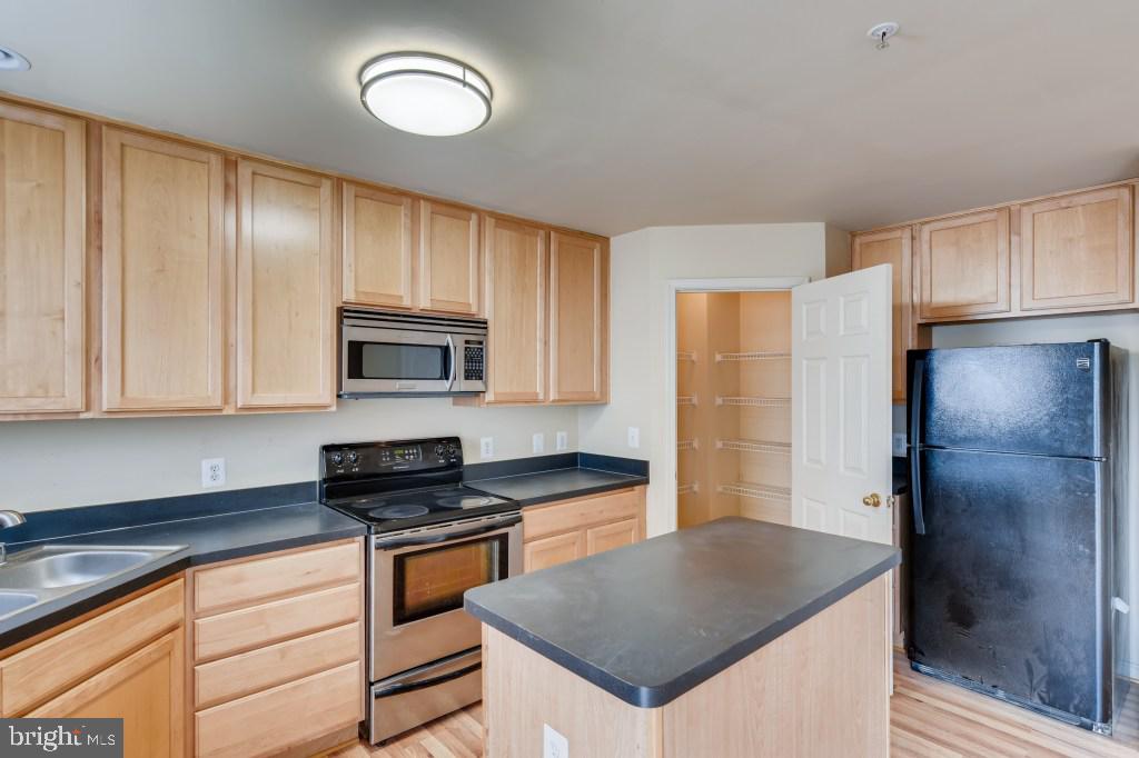 CARROLLWOOD MANOR - Residential