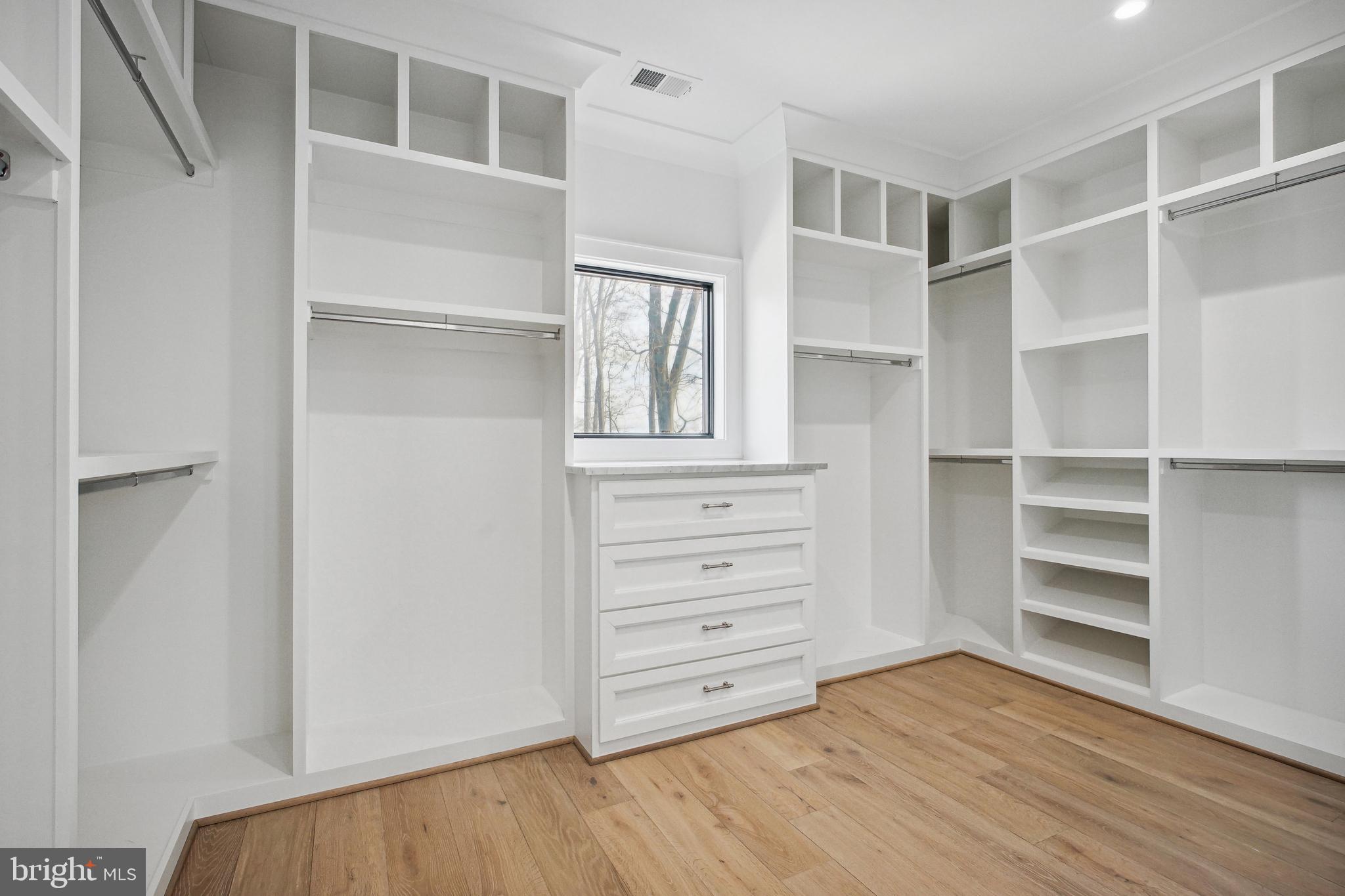 DEVON PARK - Residential