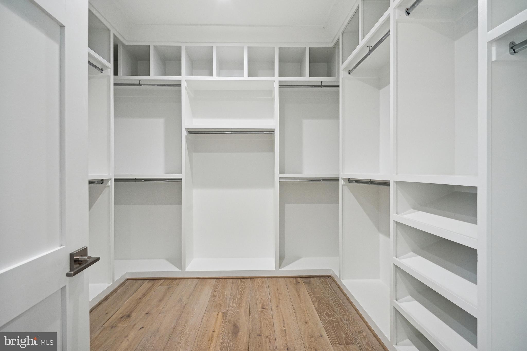 DEVON PARK - Residential