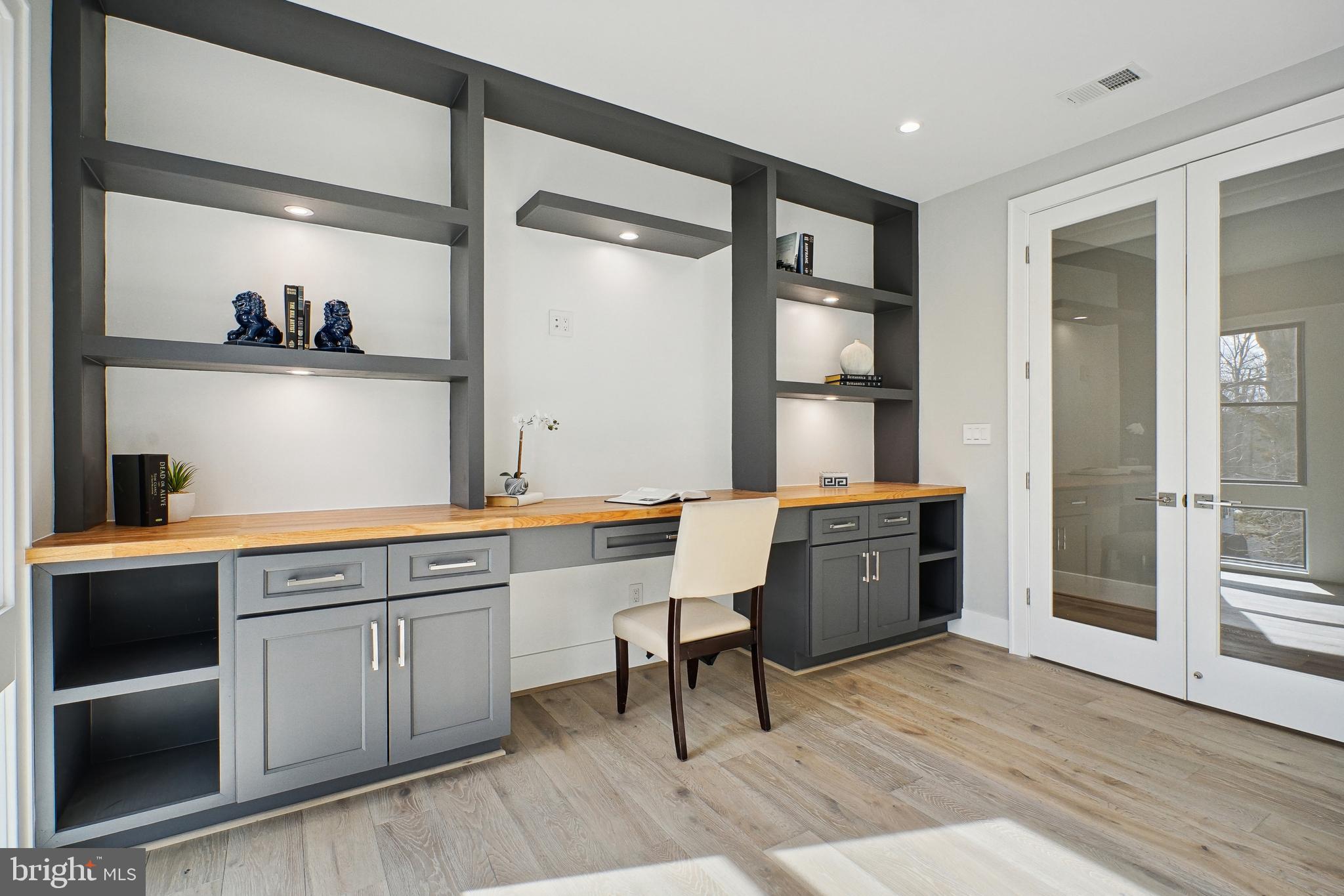 DEVON PARK - Residential