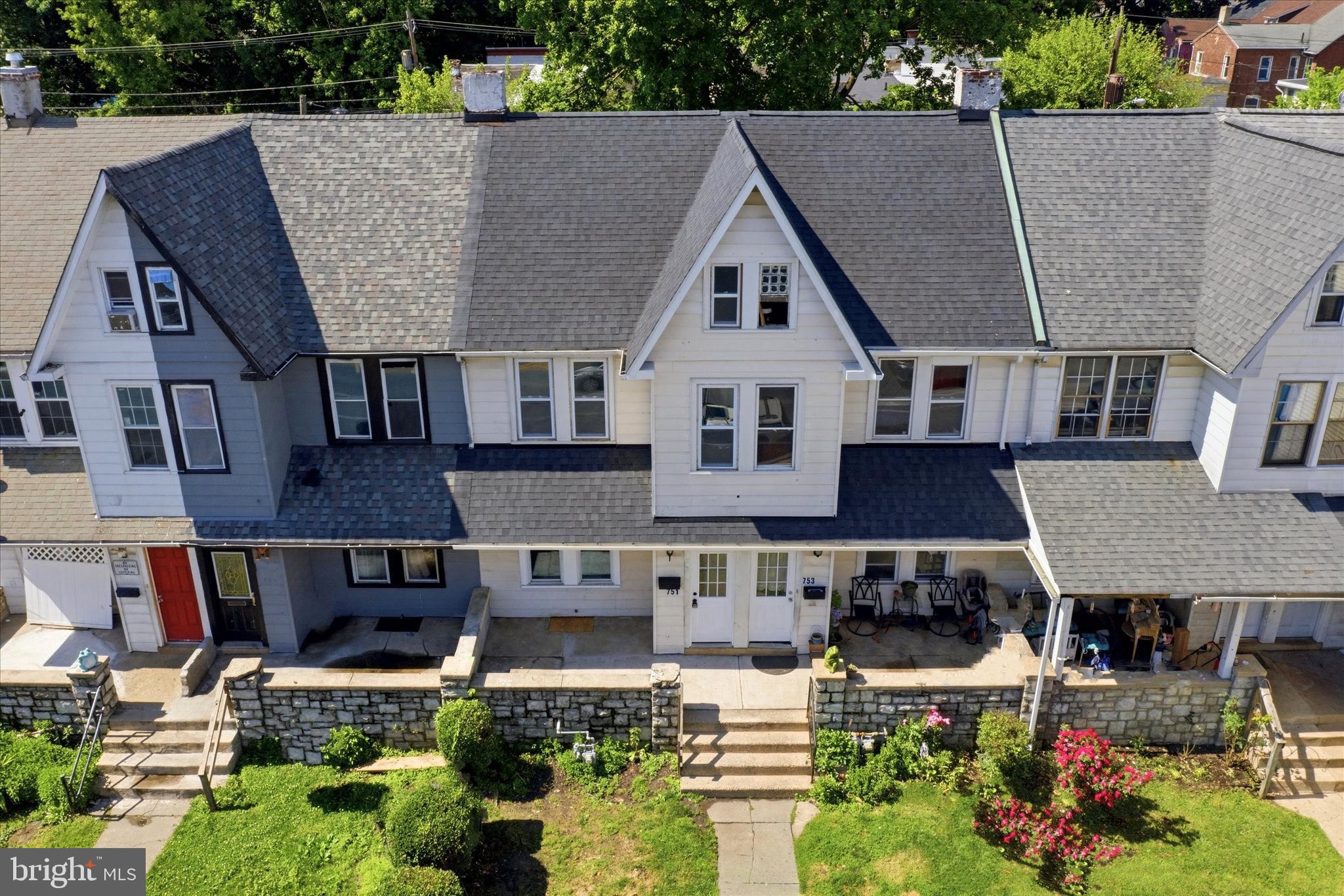751 E LINCOLN HIGHWAY