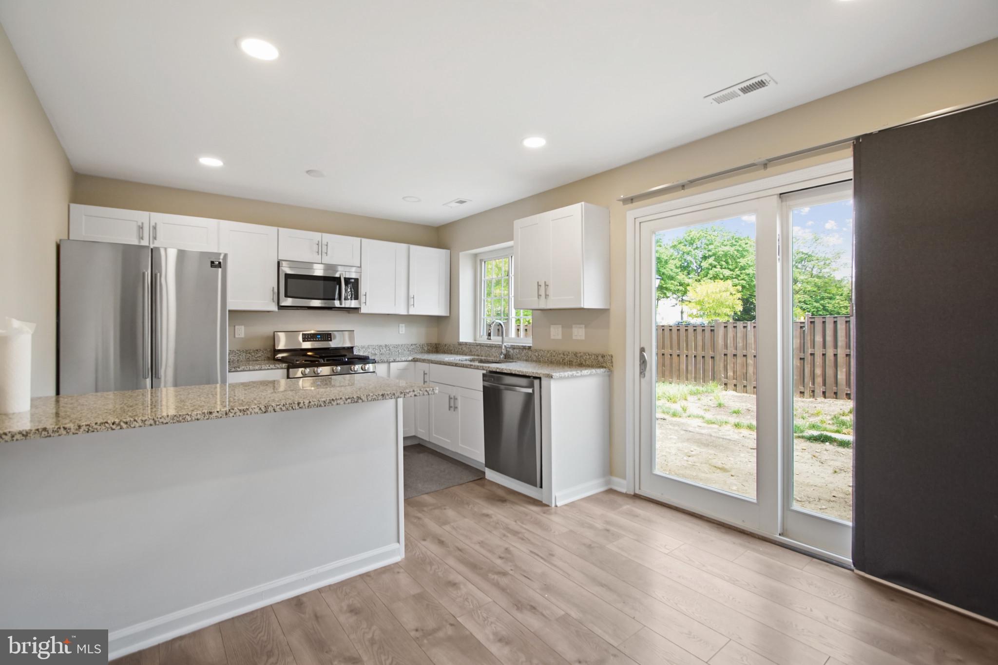 LANDSDOWNE - Residential