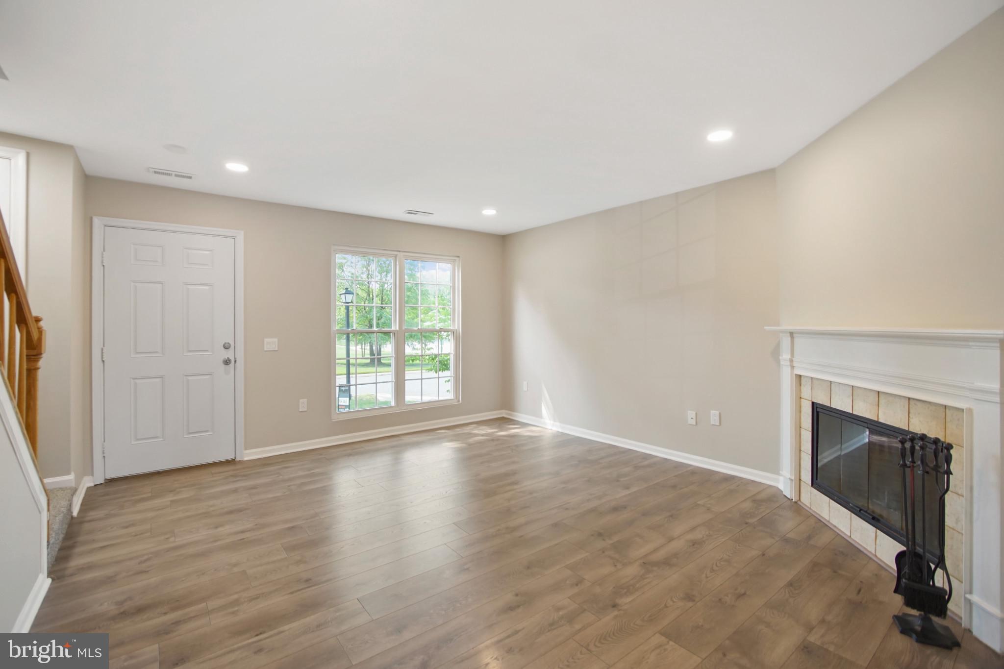 LANDSDOWNE - Residential