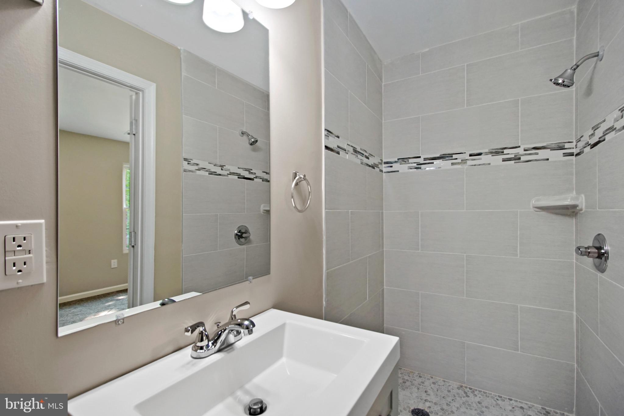 LANDSDOWNE - Residential