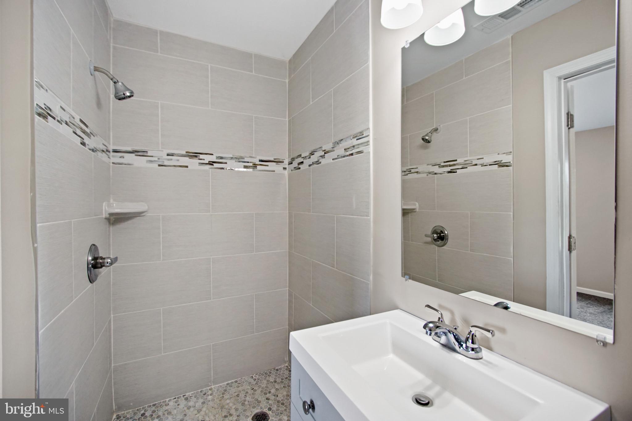 LANDSDOWNE - Residential