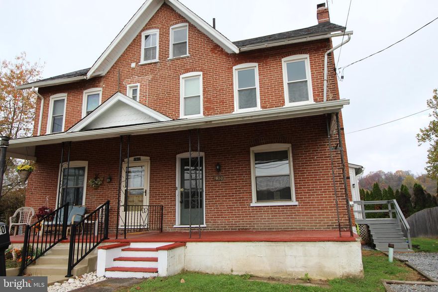 $35 non-refundable application fee required per applicant. Credit score of 600 or above with a clean credit report. 1-2 small pets will be considered with a $500 pet deposit and $35/month per pet fee.  **PLEASE DO NOT CONTACT THE LISTING AGENT DIRECTLY** FOR INFORMATION AND SHOWINGS, PLEASE CALL OR EMAIL THE RENTAL OFFICE. **AGENTS, PLEASE READ AGENT REMARKS**