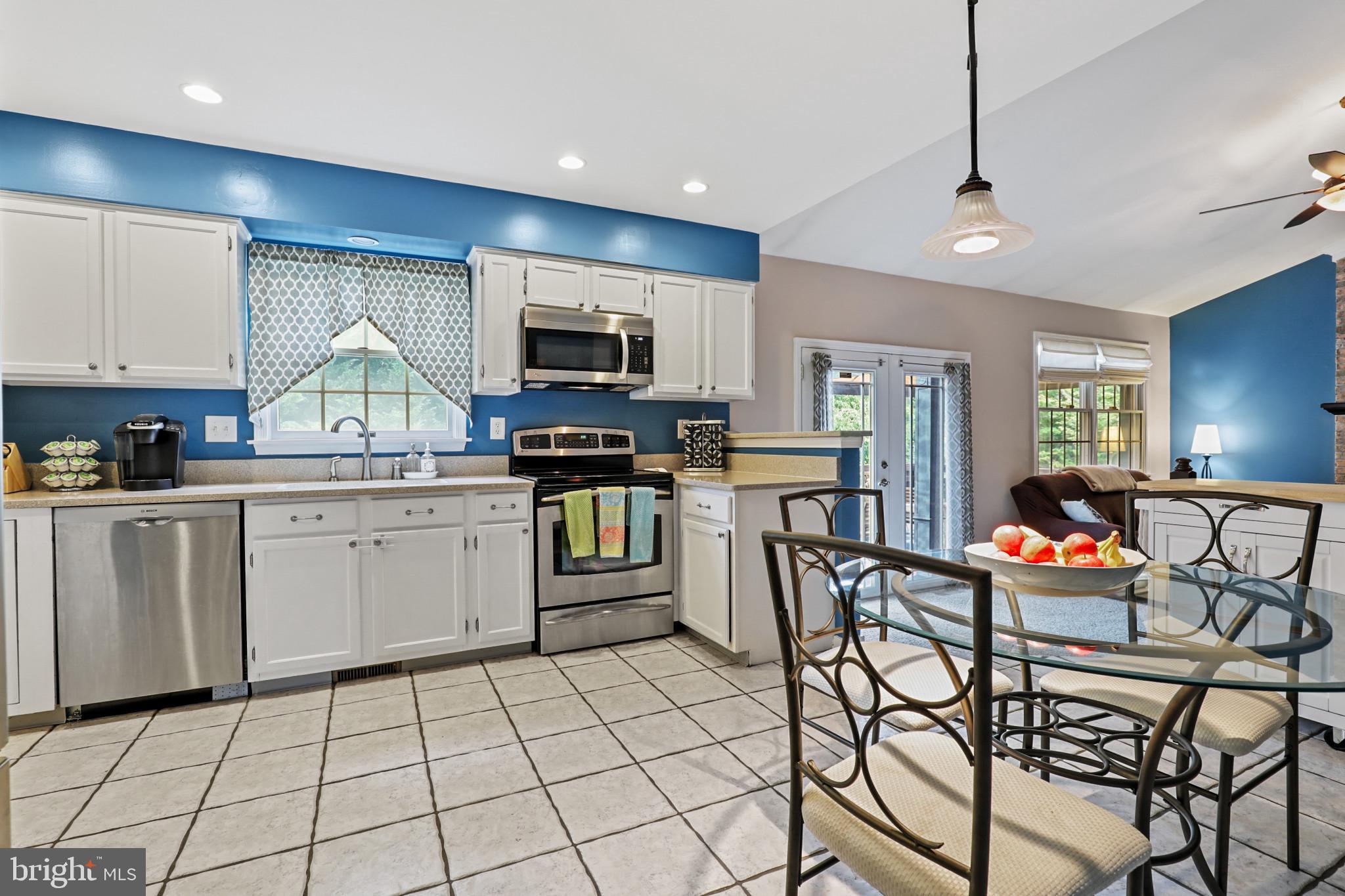 OVERVIEW MANOR - Residential