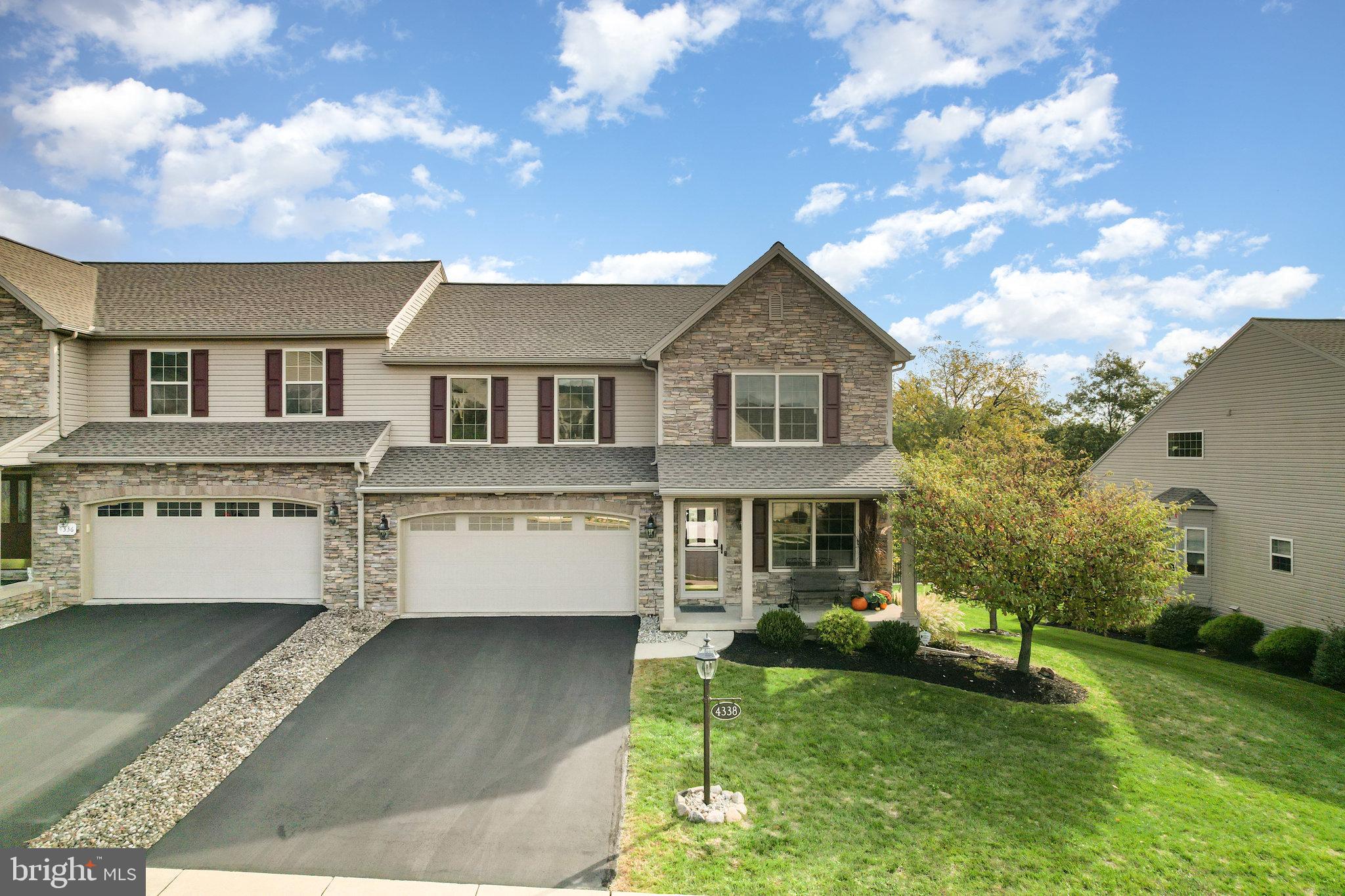 WYNDHURST MANOR - Residential