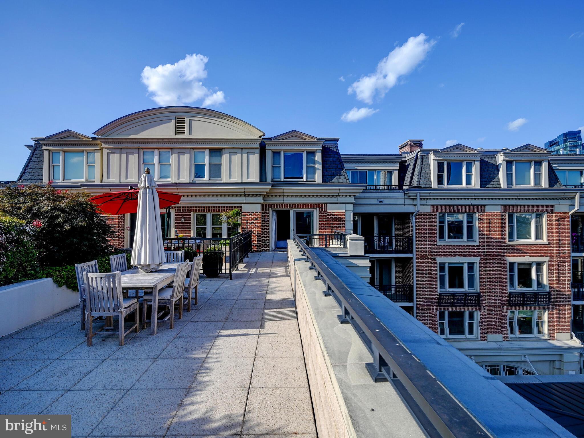 THE RITZ-CARLTON RESIDENCES - Residential Lease