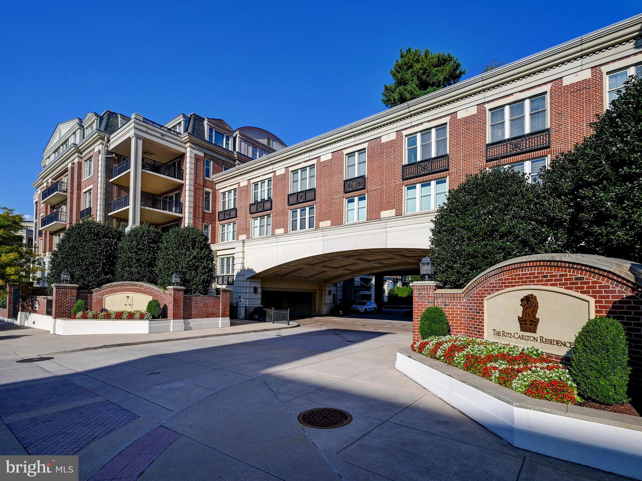 THE RITZ-CARLTON RESIDENCES - Residential Lease