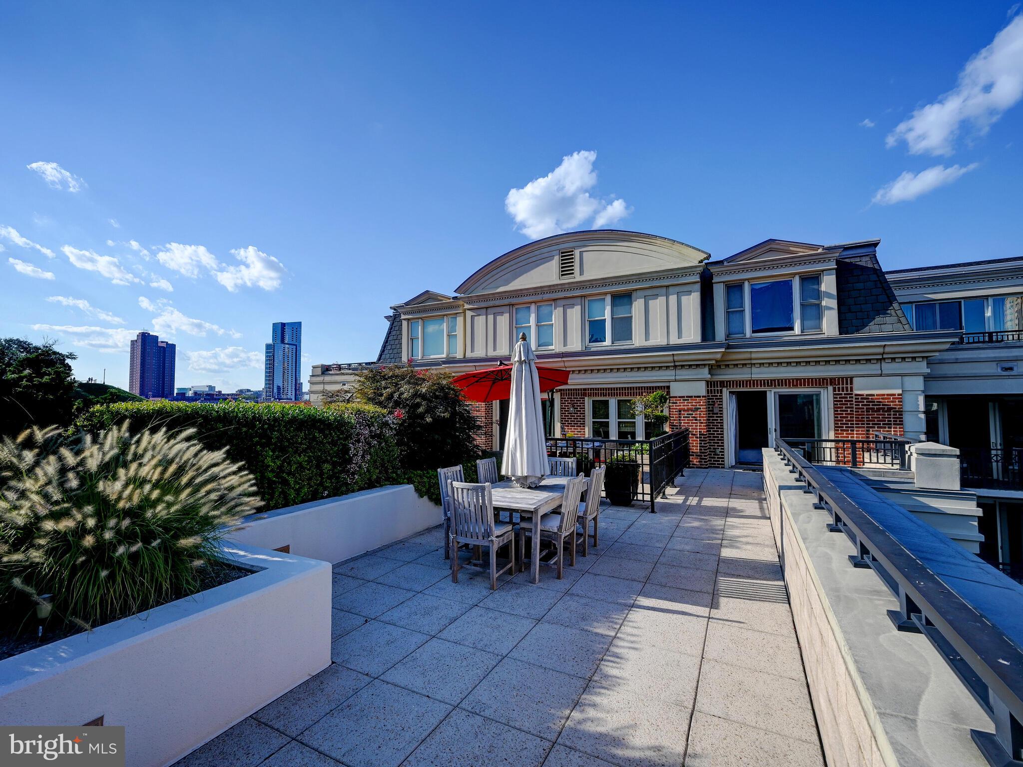 THE RITZ-CARLTON RESIDENCES - Residential Lease