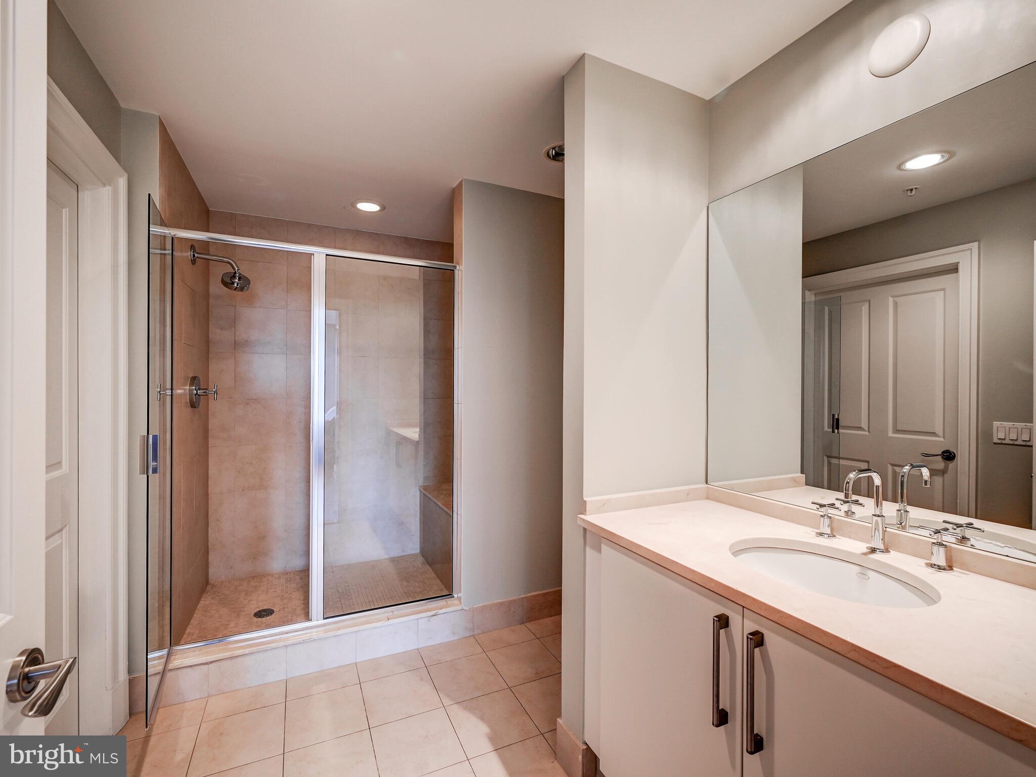 THE RITZ-CARLTON RESIDENCES - Residential Lease