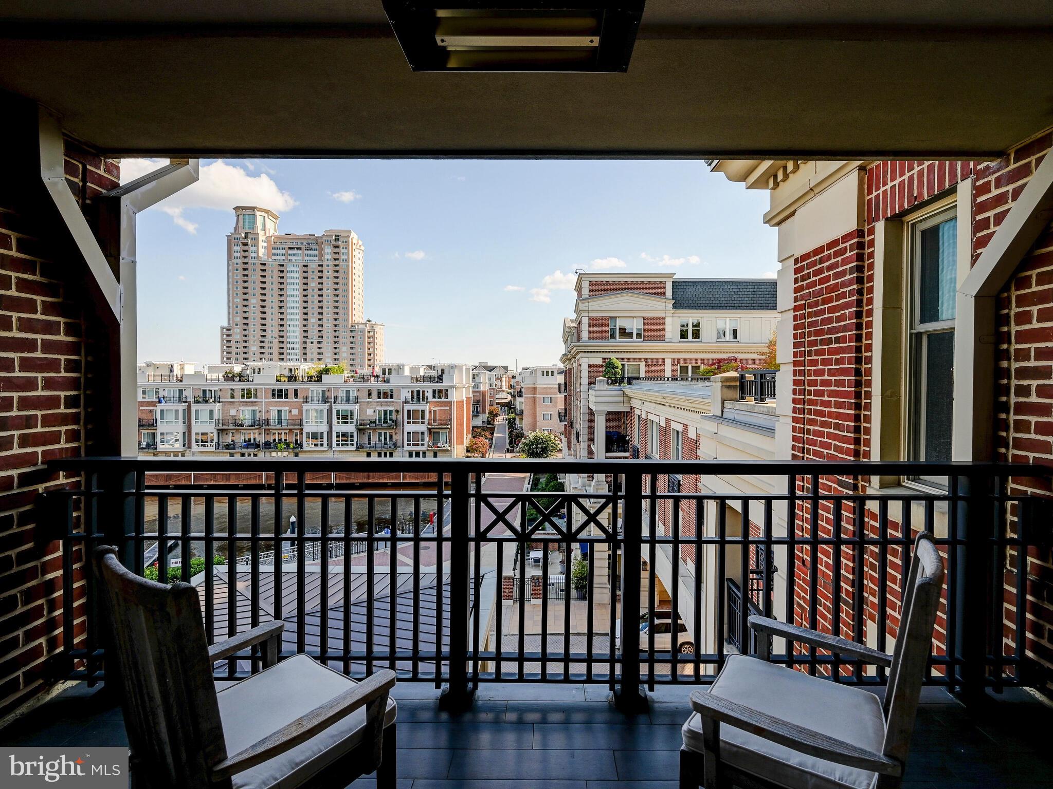 THE RITZ-CARLTON RESIDENCES - Residential Lease