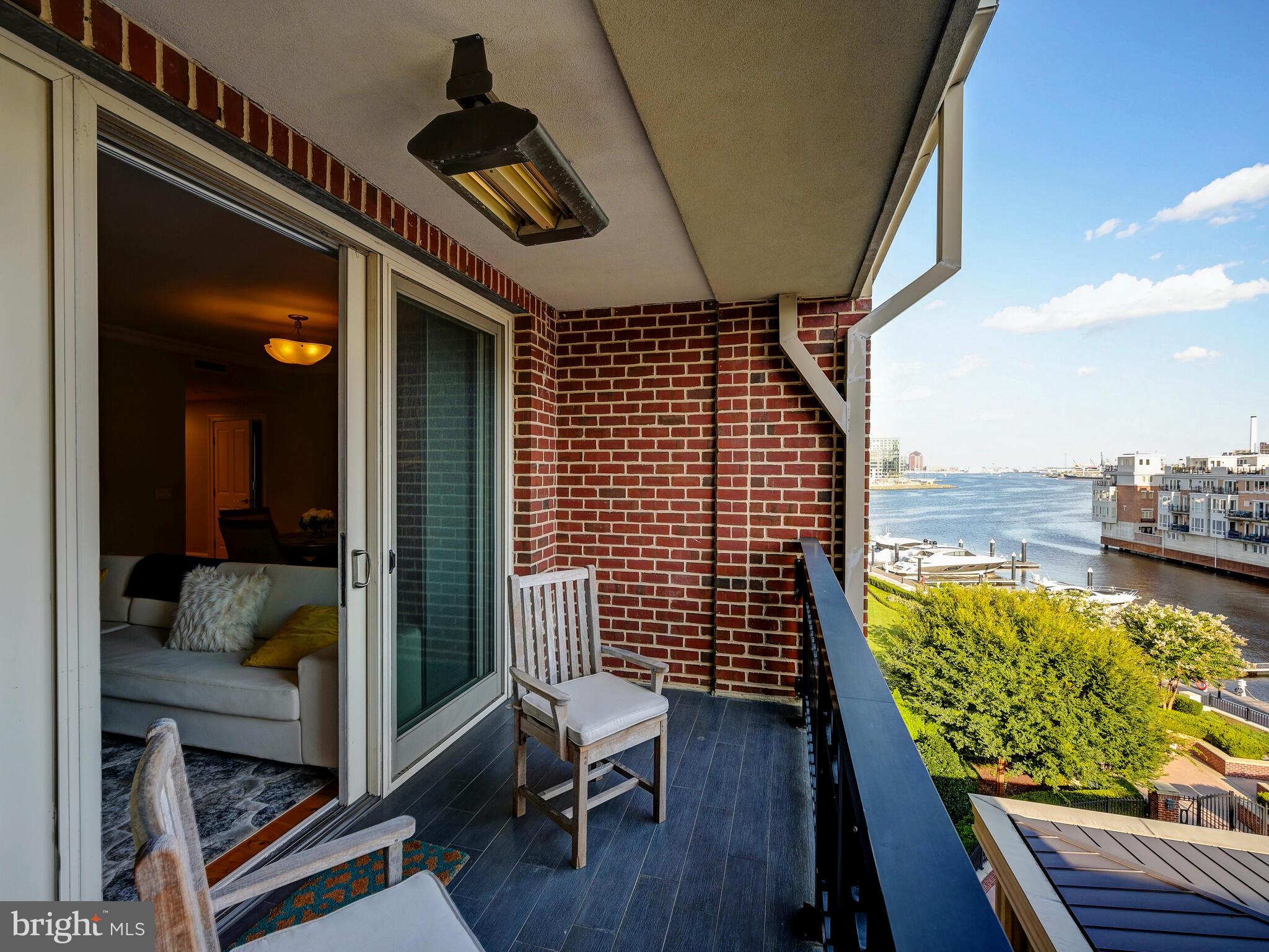 THE RITZ-CARLTON RESIDENCES - Residential Lease