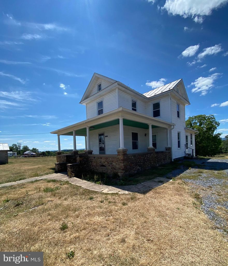 Farmhouse minutes from town. 3 Bedroom, 1 full bath. 2 outbuildings to use as a shop and/or for storage.  Nice yard. No Smoking. Pets are on a case by case basis.