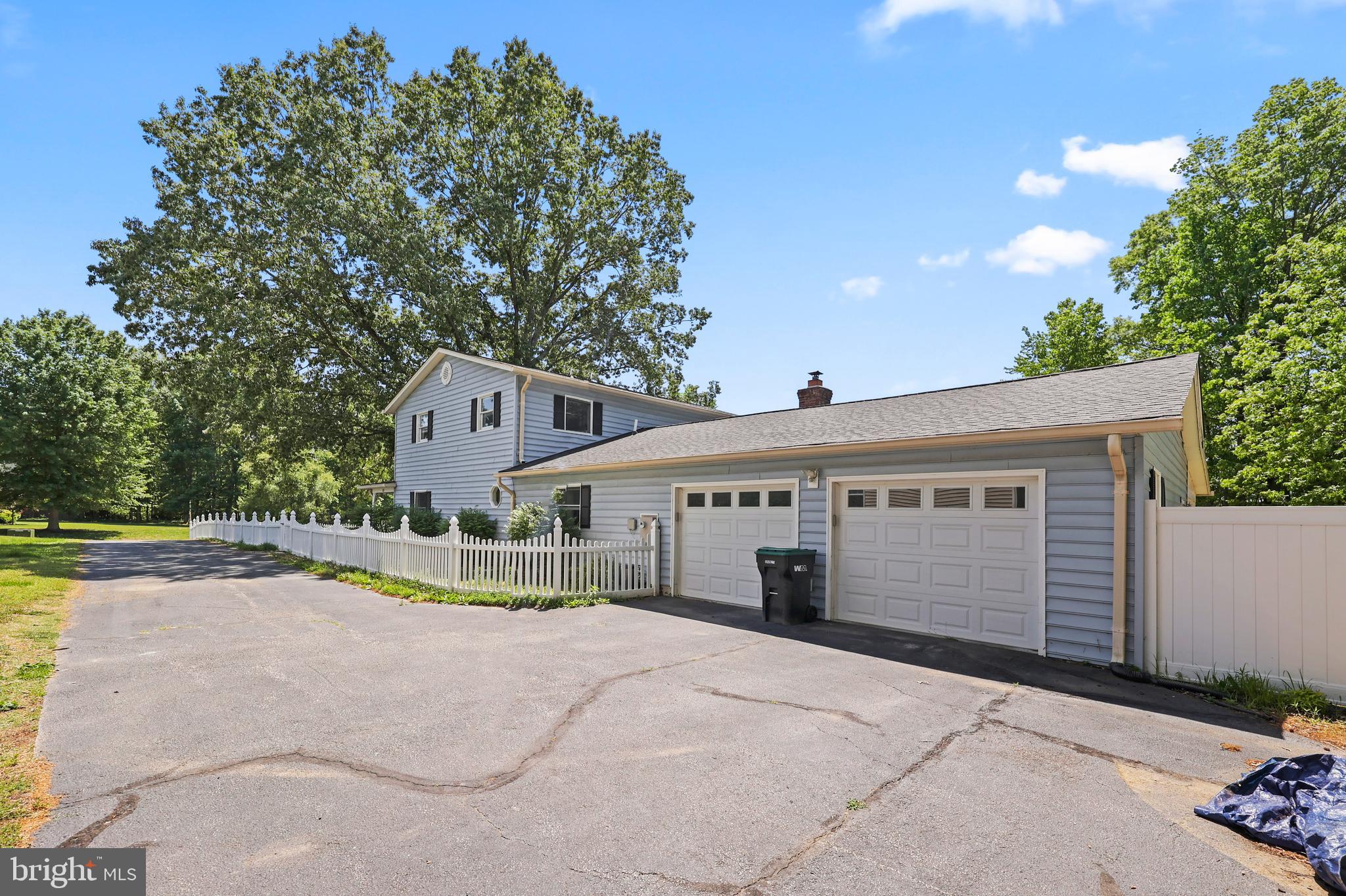 22 SANDY LANE