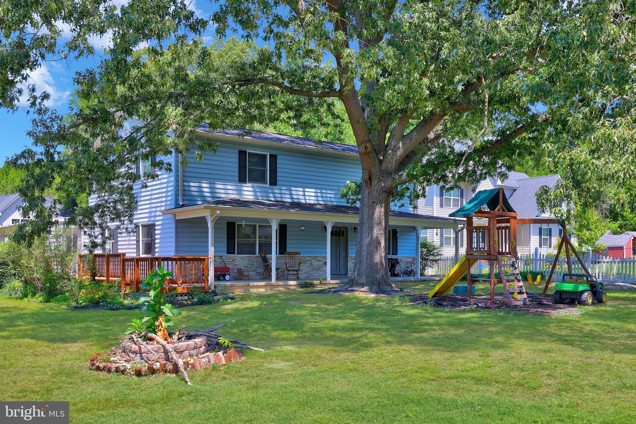 22 SANDY LANE
