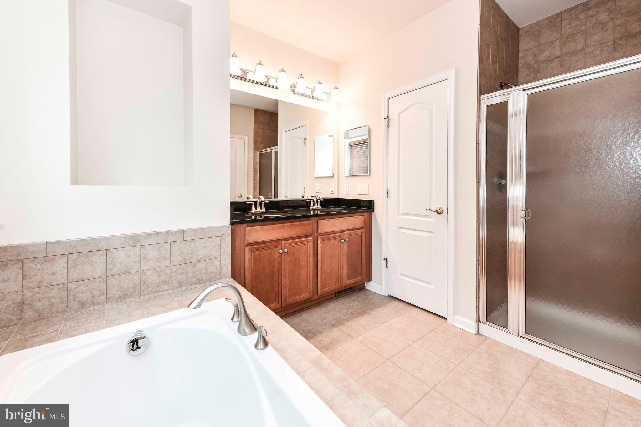 TOWNES CONDOMINIUMS - Residential Lease