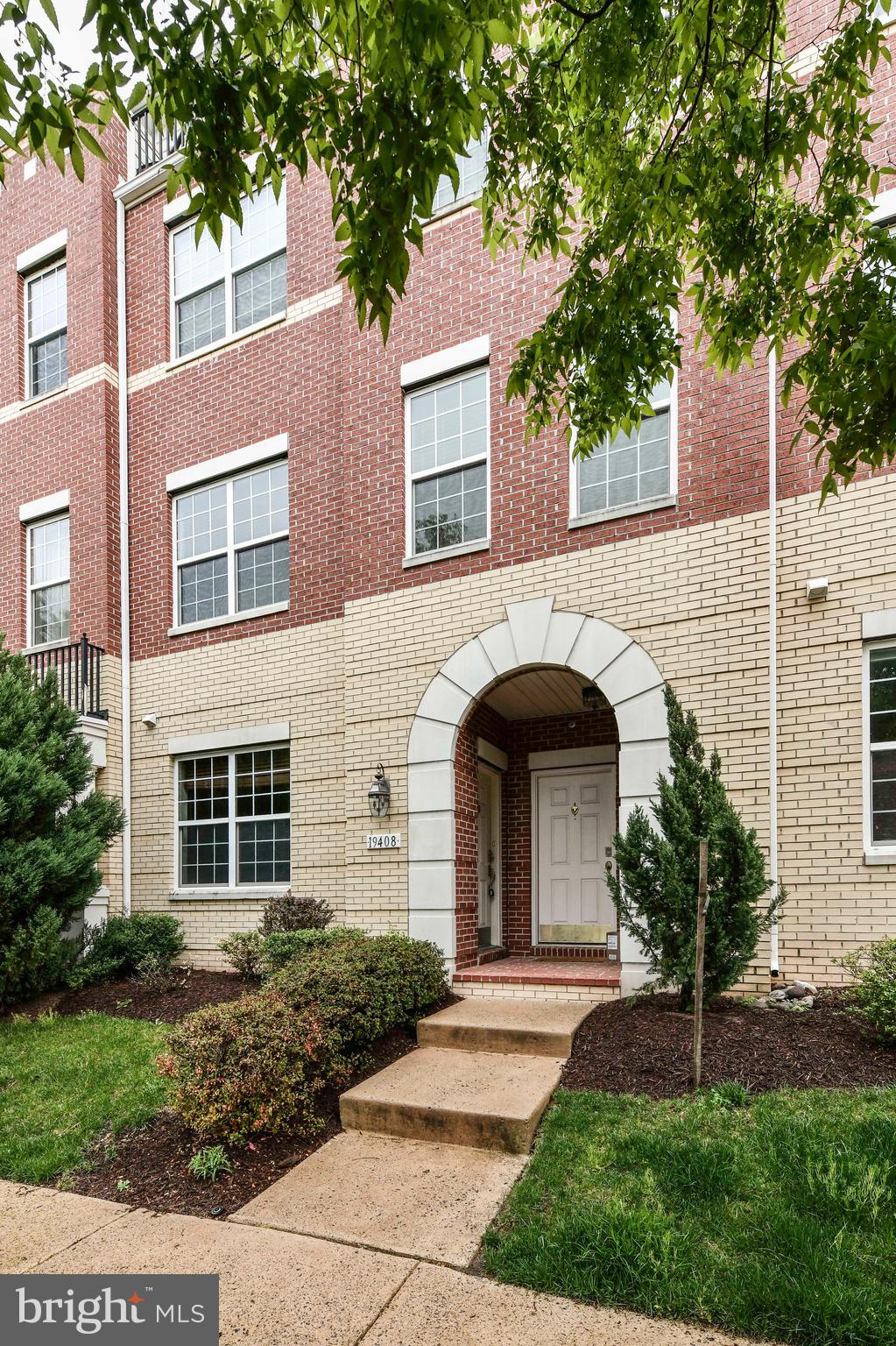 TOWNES CONDOMINIUMS - Residential Lease