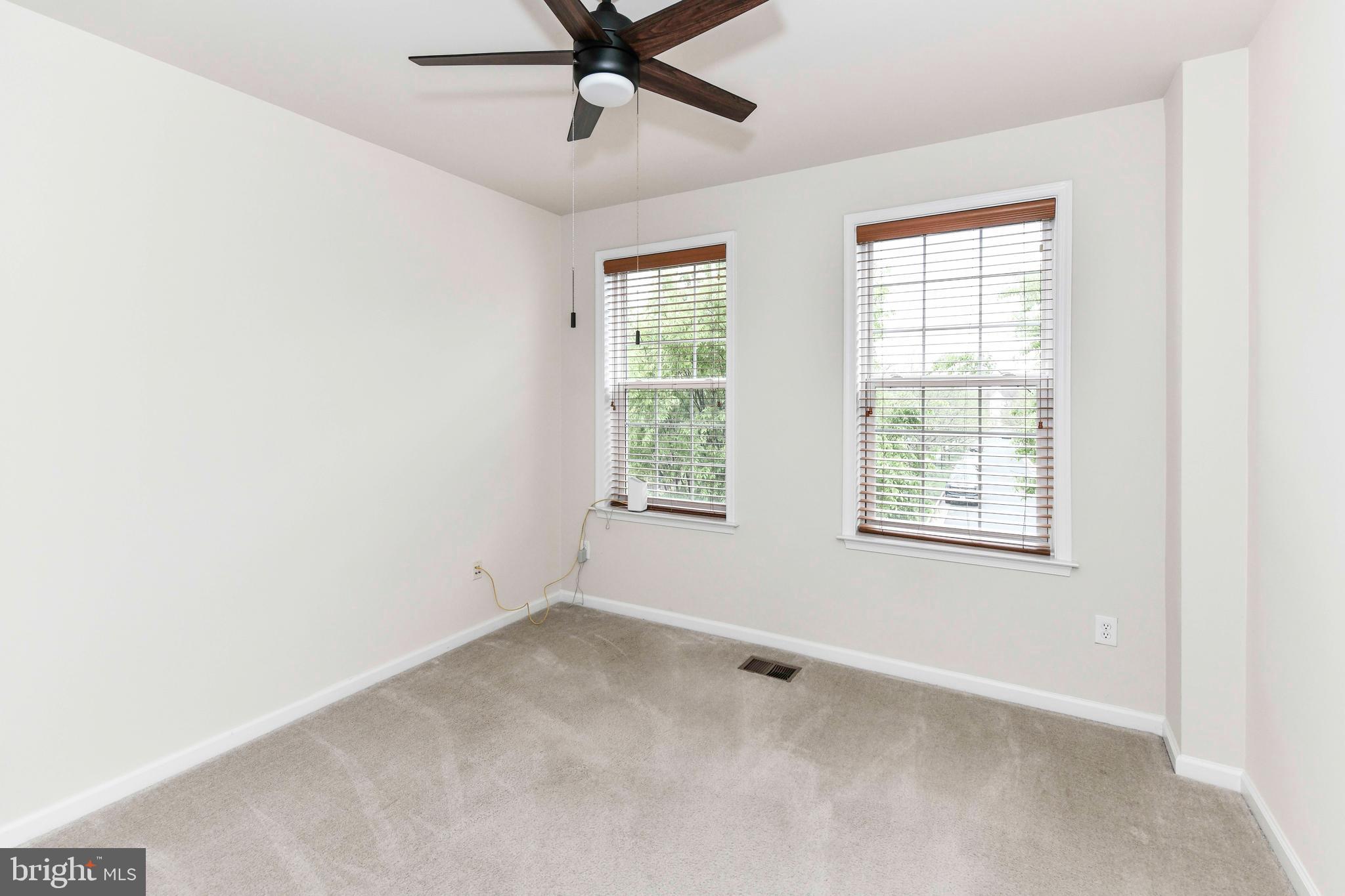 TOWNES CONDOMINIUMS - Residential Lease