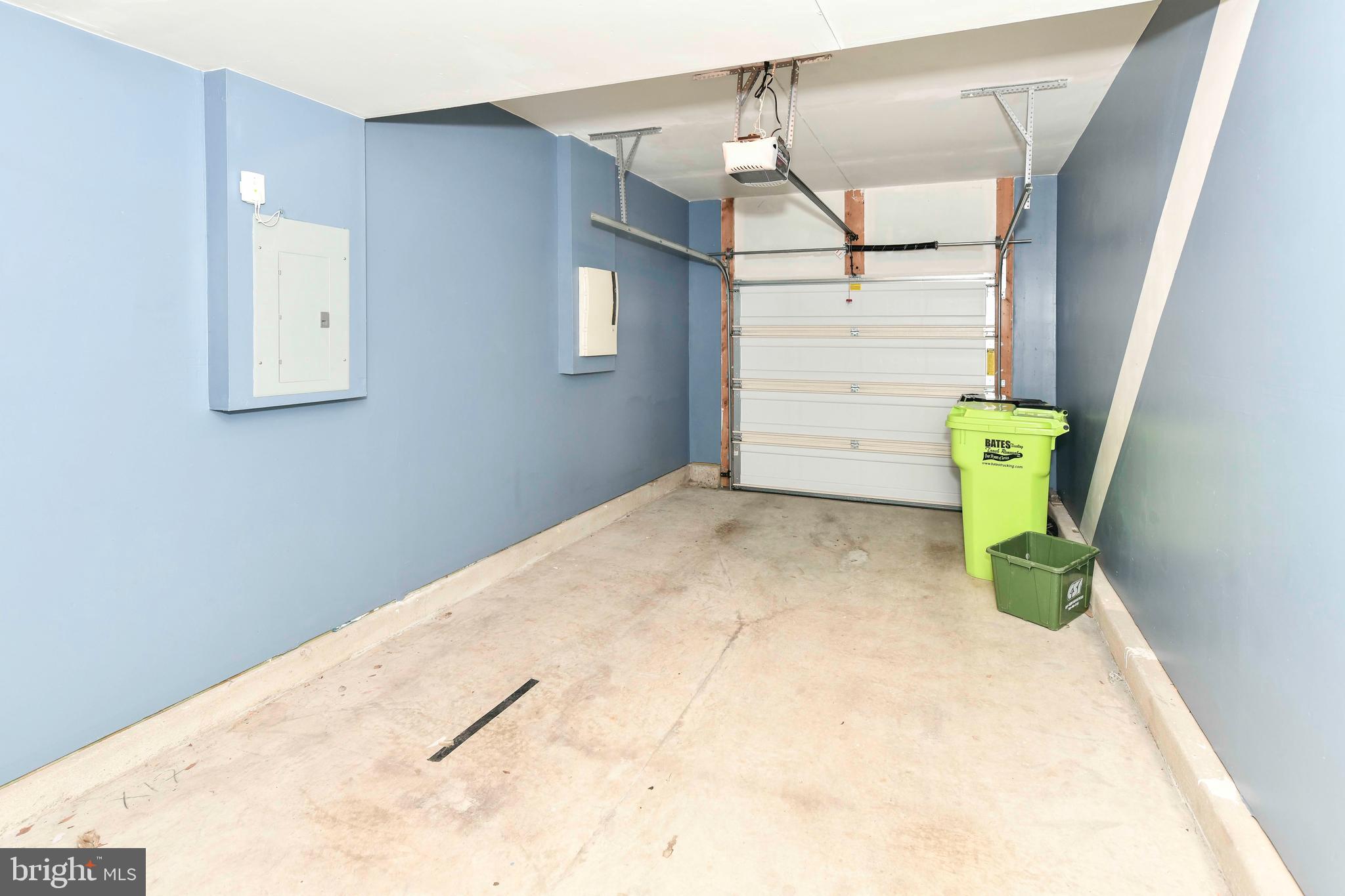 TOWNES CONDOMINIUMS - Residential Lease