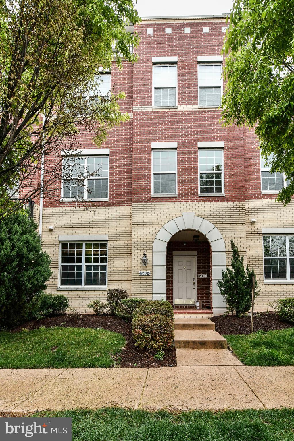 TOWNES CONDOMINIUMS - Residential Lease