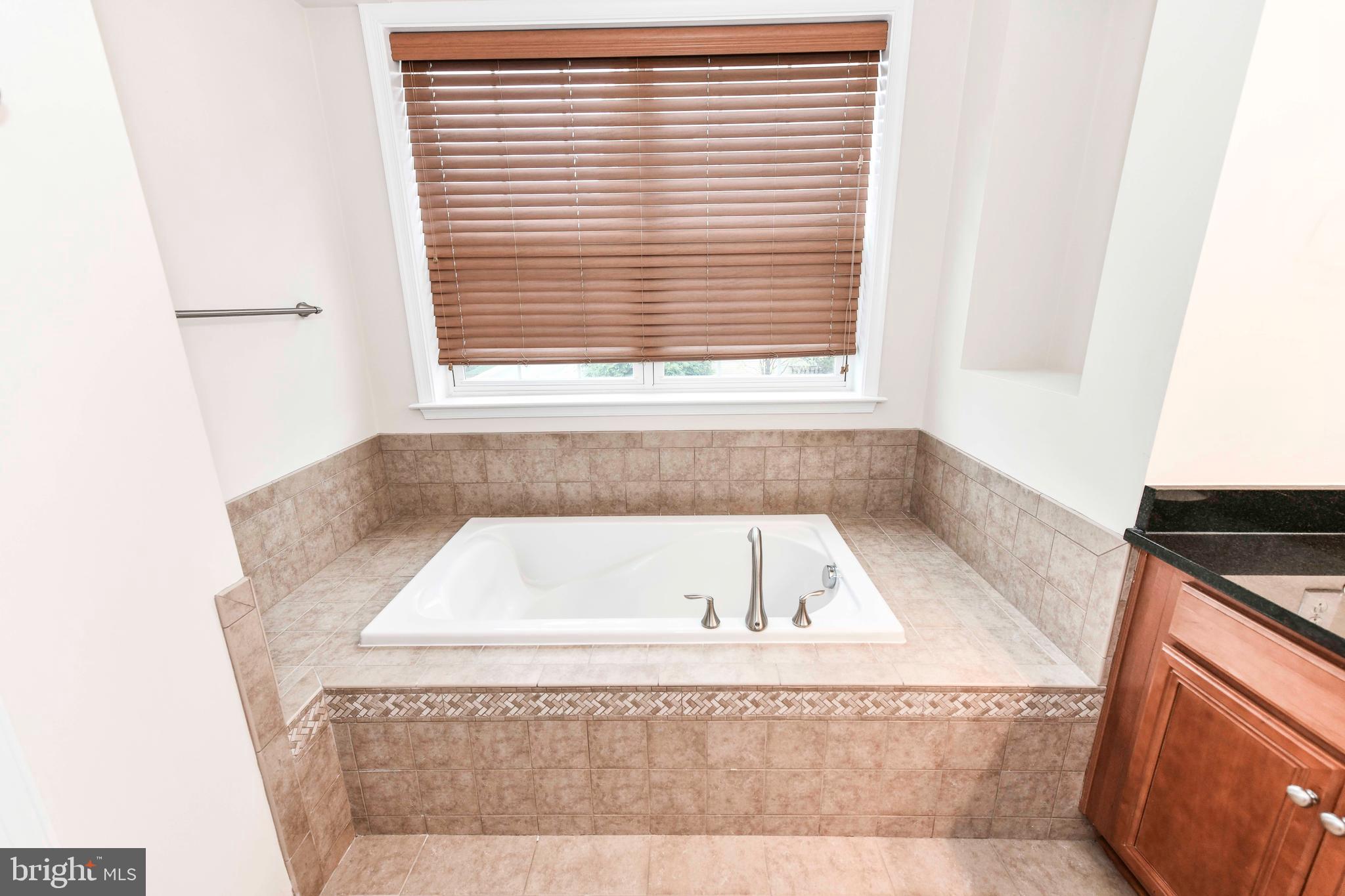 TOWNES CONDOMINIUMS - Residential Lease