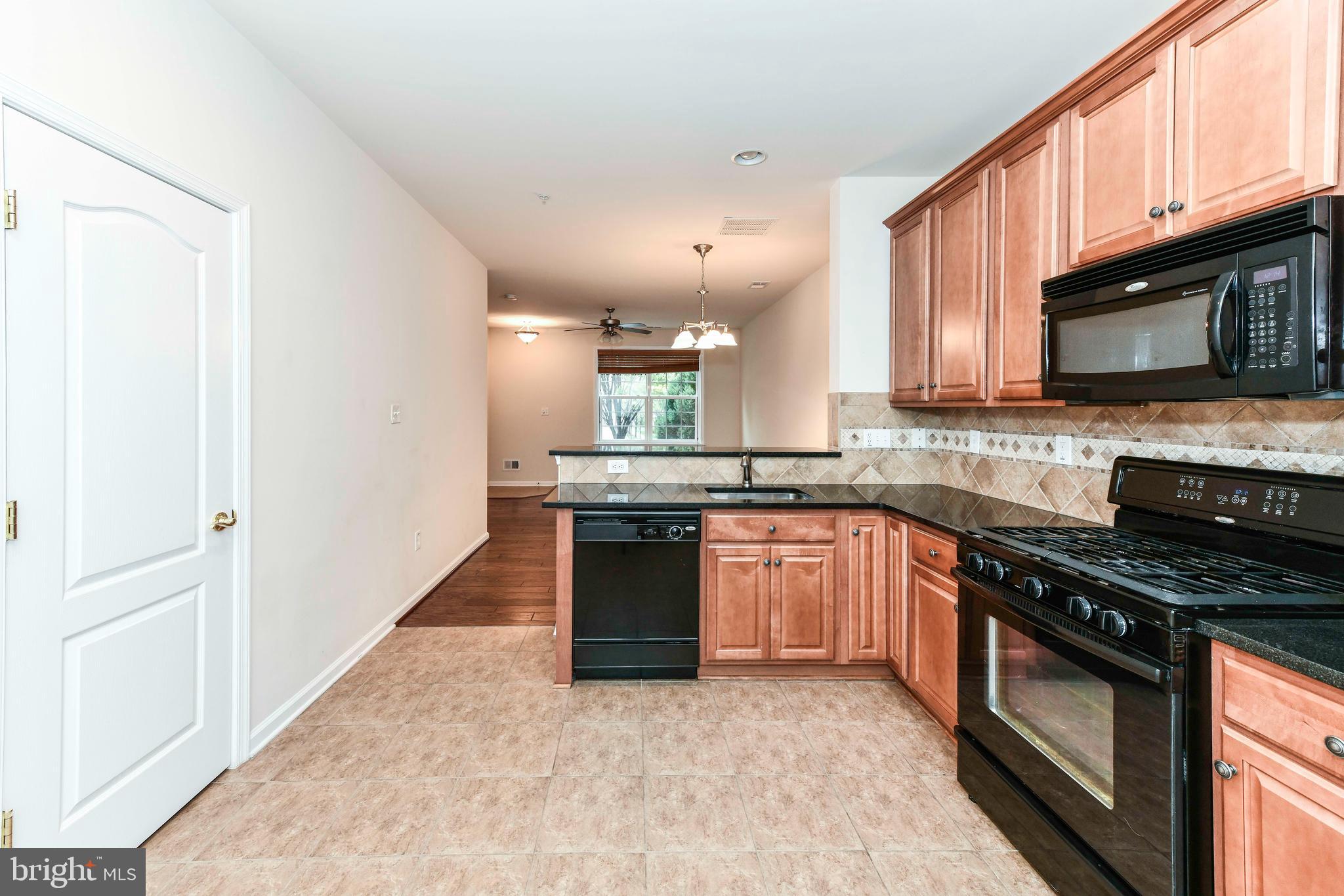 TOWNES CONDOMINIUMS - Residential Lease