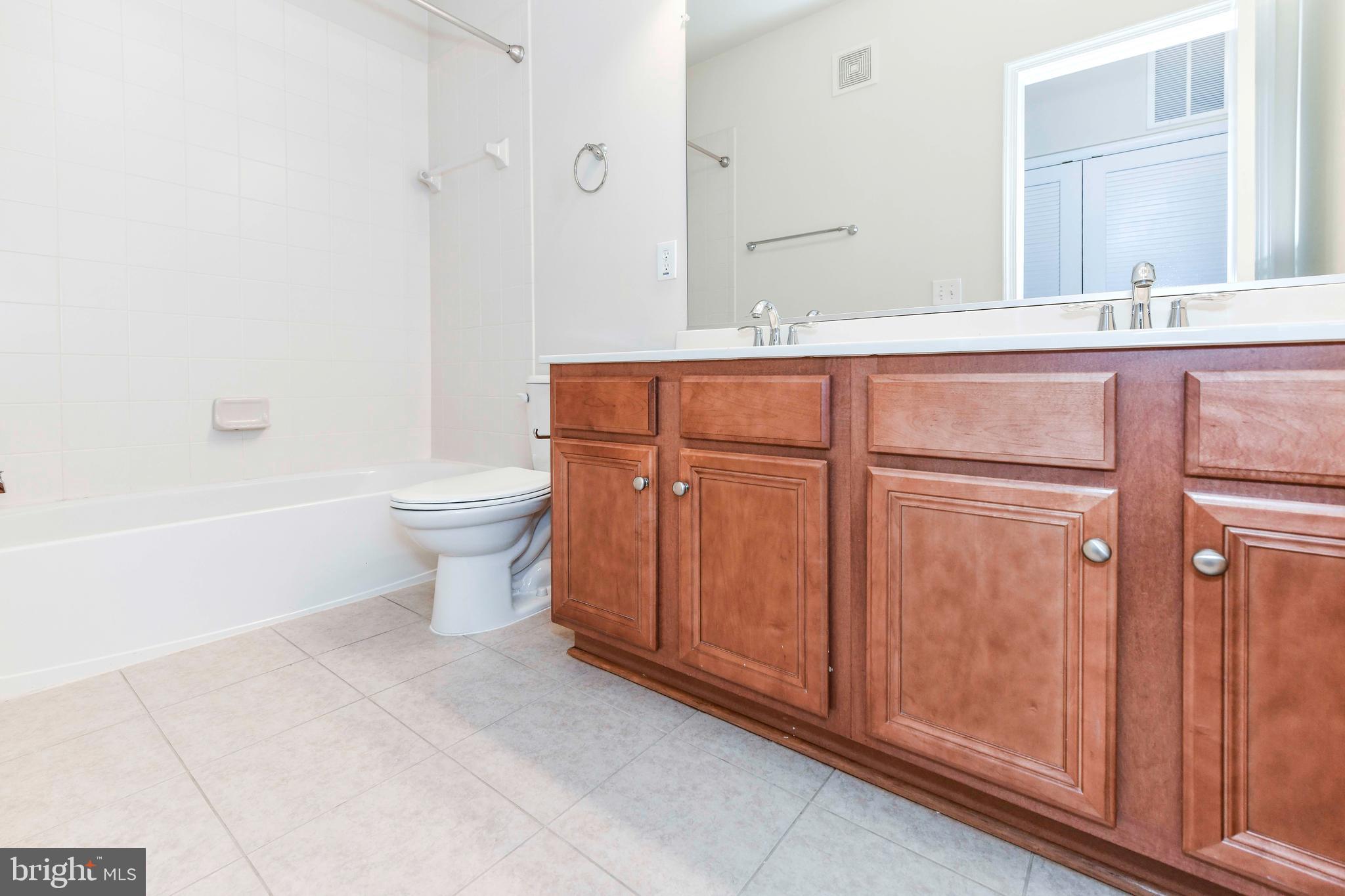 TOWNES CONDOMINIUMS - Residential Lease