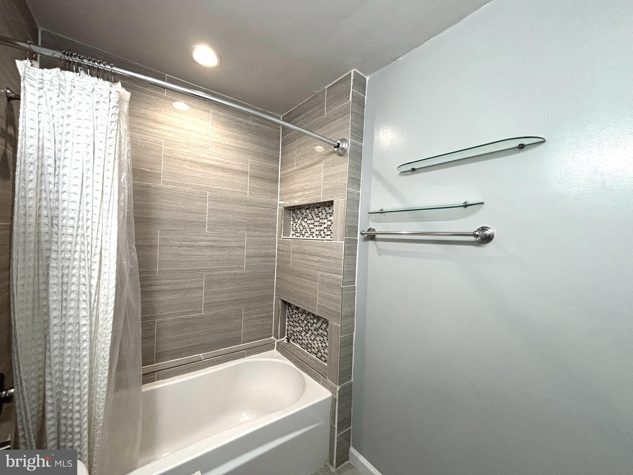 LAKE RIDGE - Residential