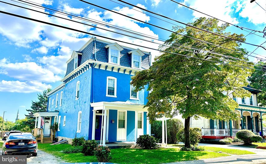 I have a third floor apartment available, on a quiet street, in the mid point of Manayunk / Roxborough at 525 Leverington Ave., # 3, for $1,250 a month, gas, heat, electricity and water are part of the rent. The unit comes with a parking spot. The one bedroom has a large kitchen, large bedroom, great closet space and a bathroom. It is spacious and full of windows with natural light. The bedroom has hardwood throughout. The apartment is close to Main St., Manayunk. It is close to Kelly Drive, perfect for biking/running and commuting to the city. The landlord and management are very responsive to repair requests, literally within hours. Cats and dogs are welcome! Please email me to set up a showing. The location is ideal for Drexel University College of Medicine, Temple Med, PCOM and Jefferson University.