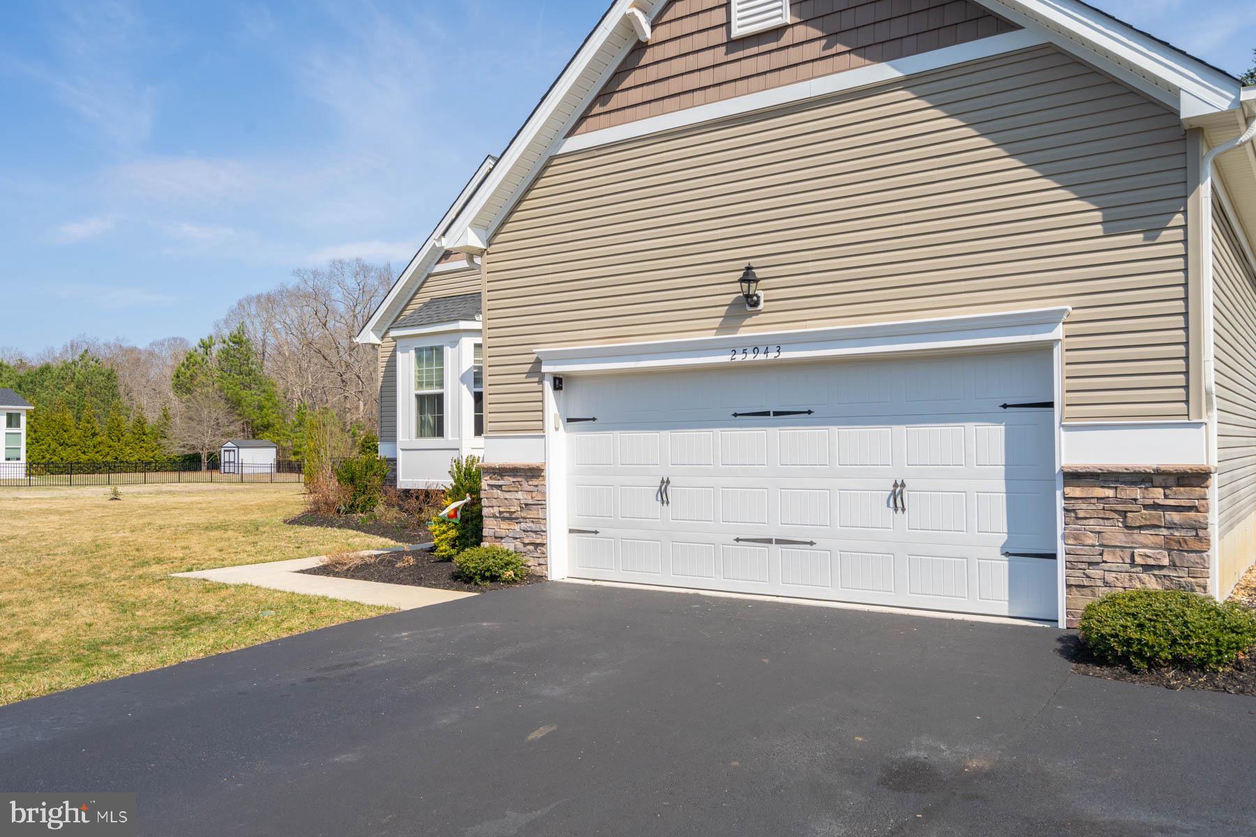 25943 COUNTRY MEADOWS DRIVE