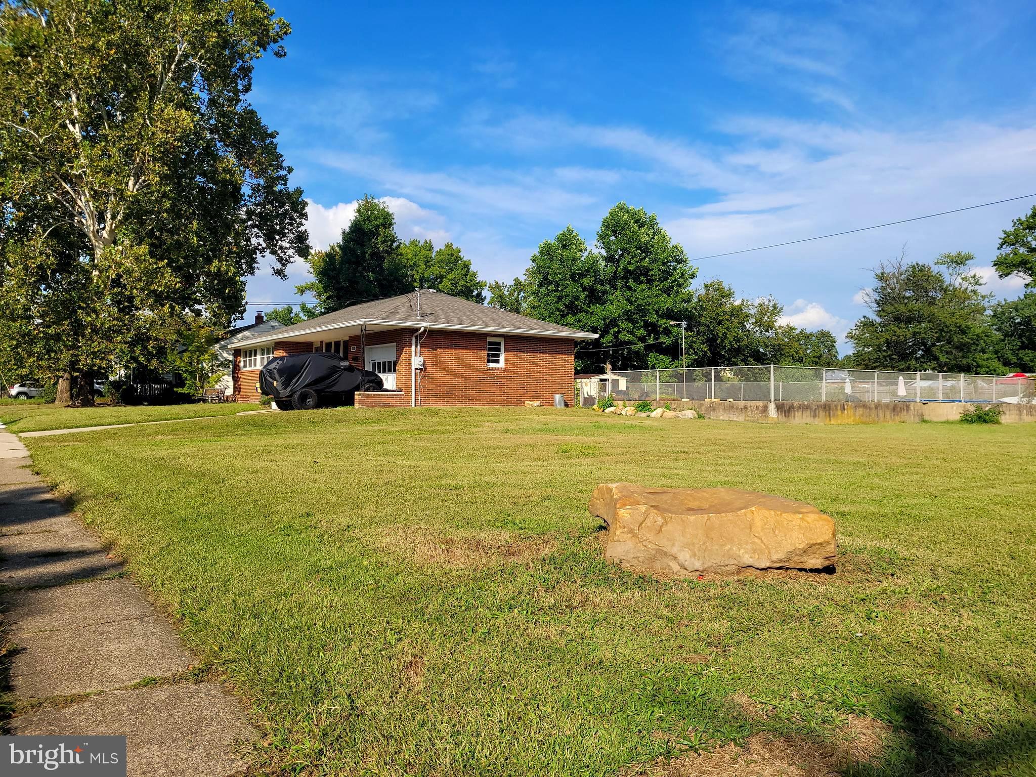 438 S COLUMBIA STREET